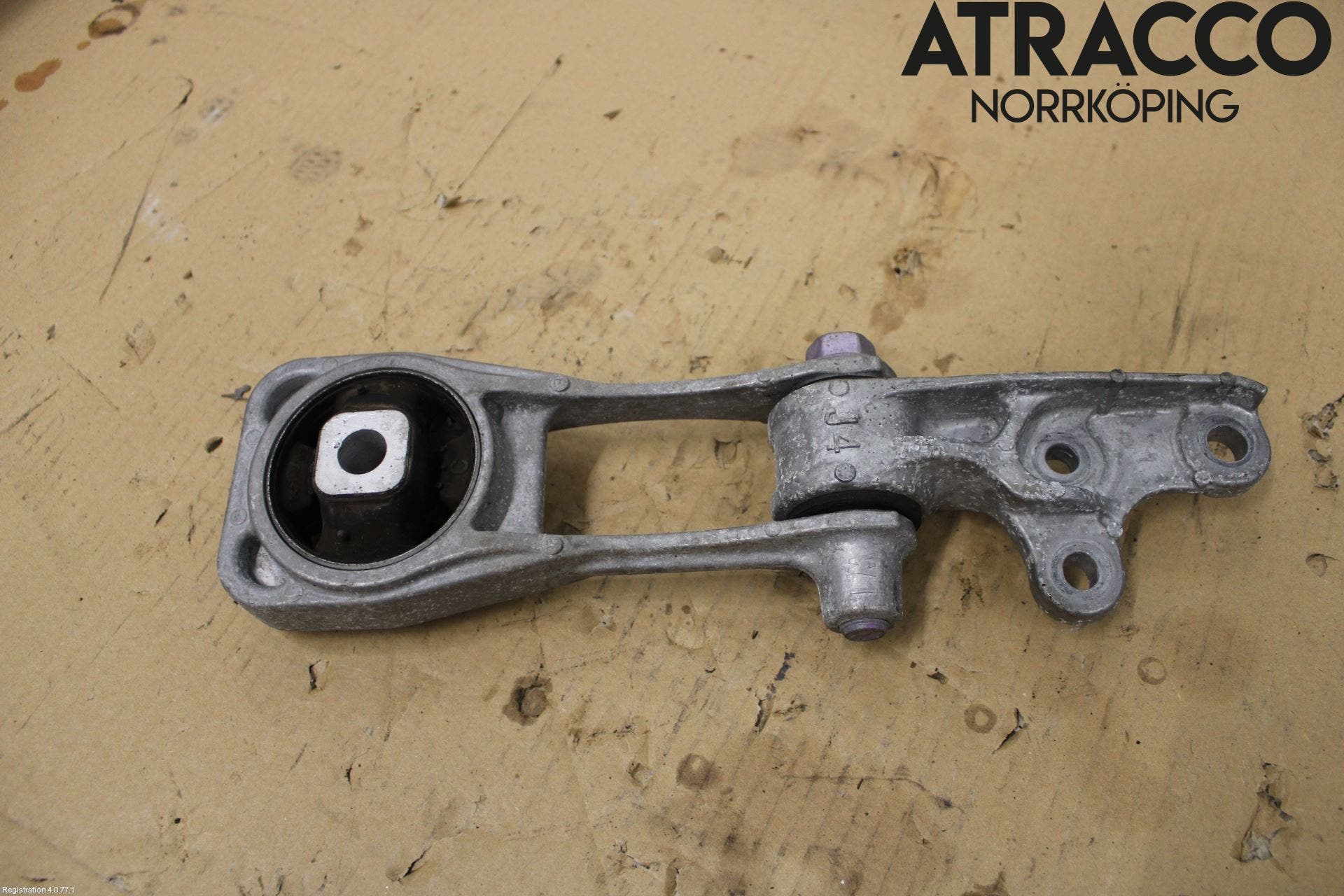 Toyota YARIS XP21 20- Motorfäste