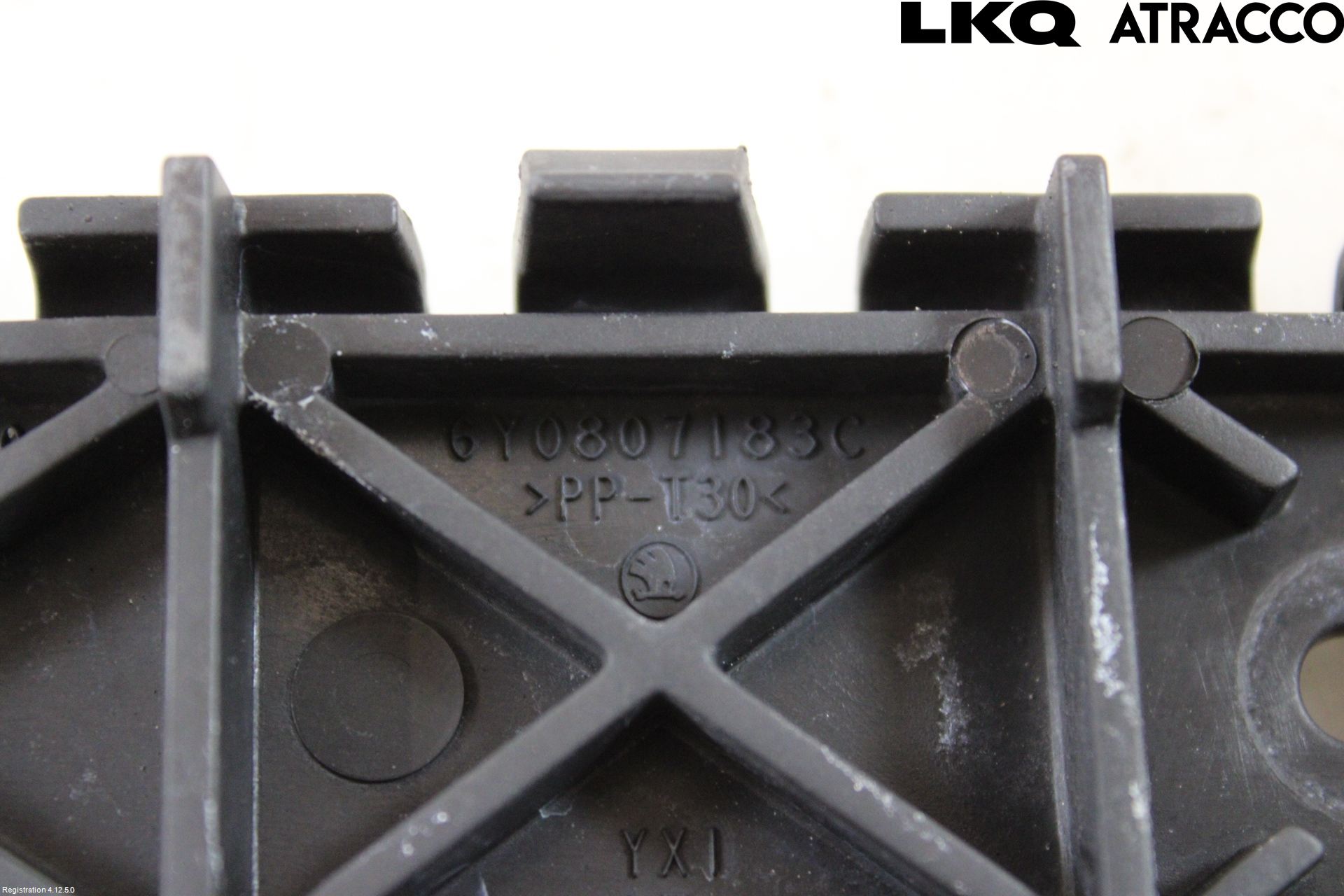 Skoda FABIA 99-07 Stötfångarfäste Fram Vä