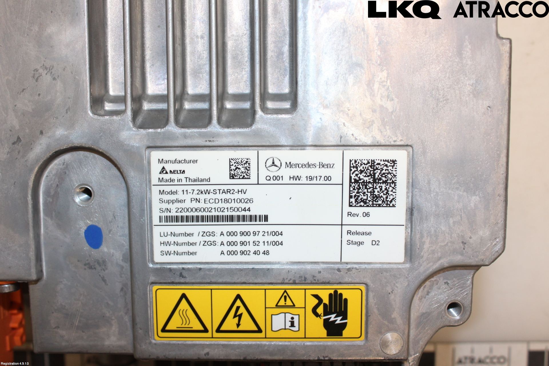 Mercedes-Benz MB EQC (N293) 20- Inverter 12 -> 220 V