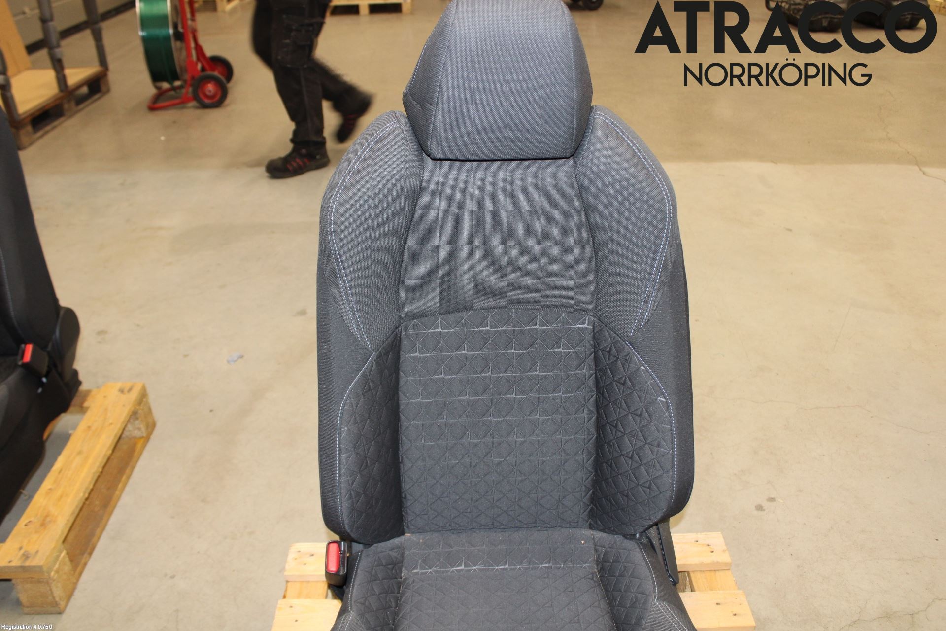 Toyota C-HR 16-23 Inredning Stol Fram Vä