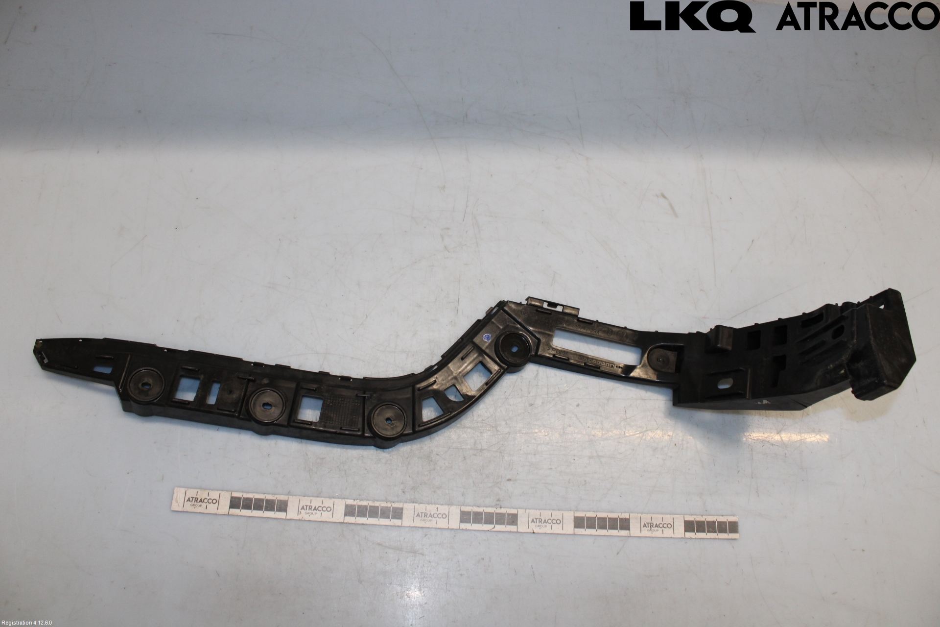 Volkswagen VW PASSAT 11-14 Stötfångarfäste Bak Hö