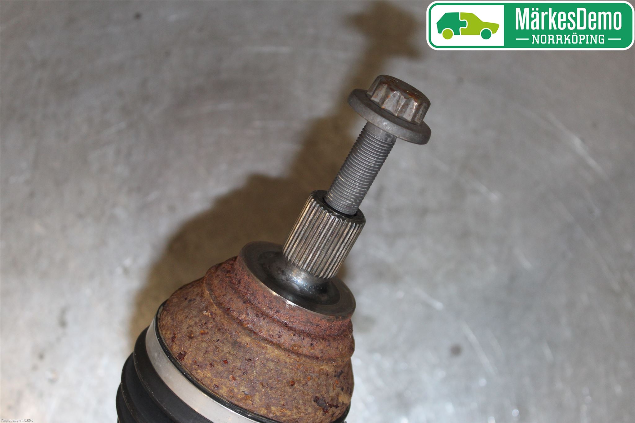 Volkswagen VW PASSAT 15-19 Drivaxel Fram Vänster