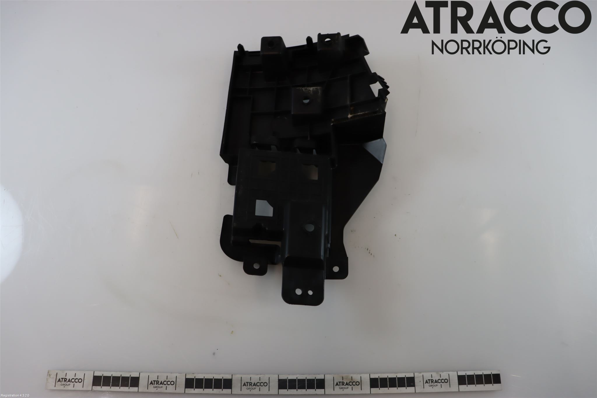 Volvo V60 14-18 Stötfångarfäste Bak Hö