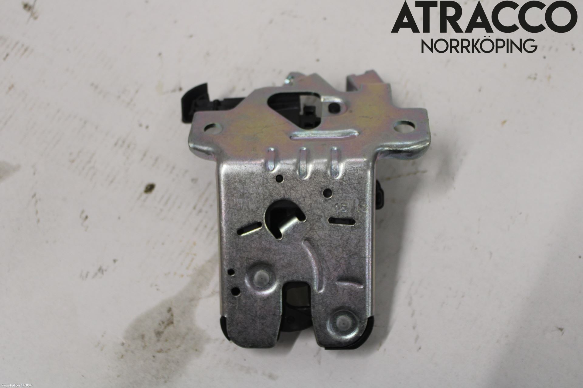 Audi A4/S4 B9 16-19 Låskista Baklucka