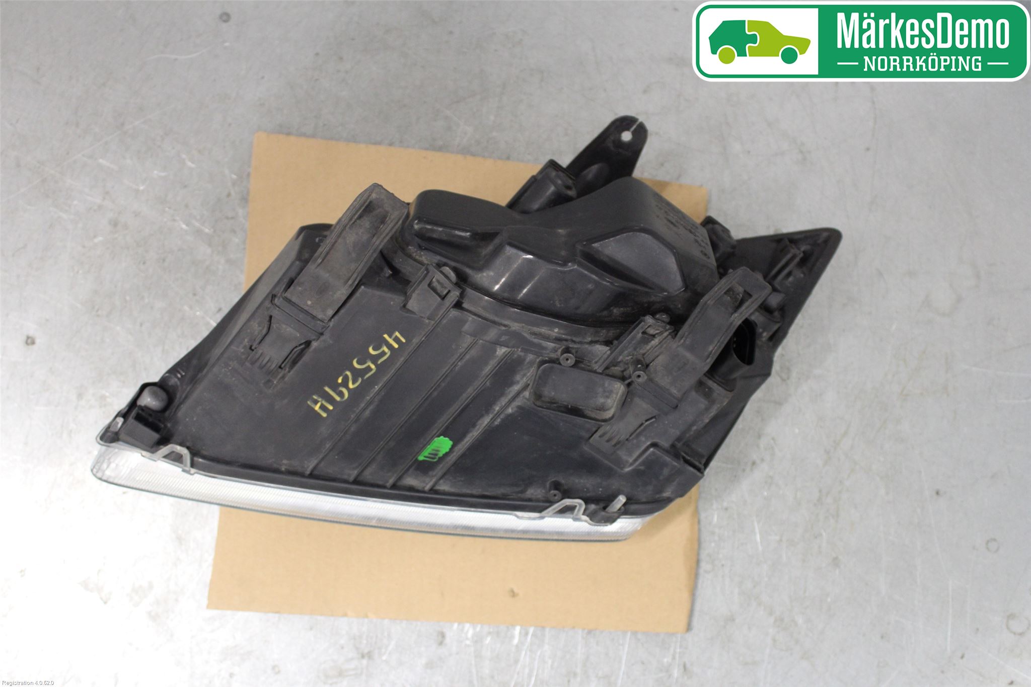 Ford FOCUS     04-07 Strålkastare Höger