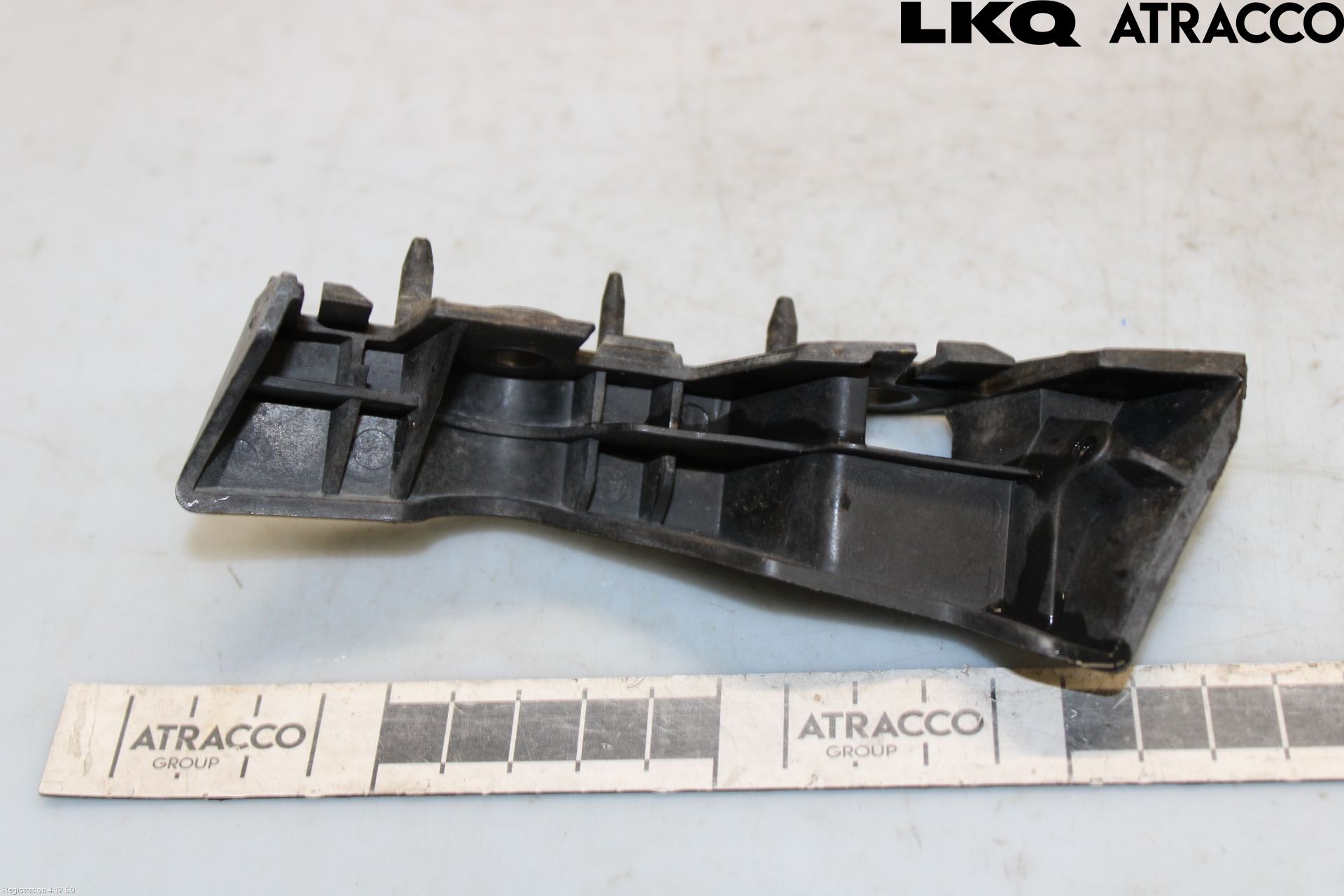 Audi A4 ALLROAD 09-16 Skärmfäste Fram Vä