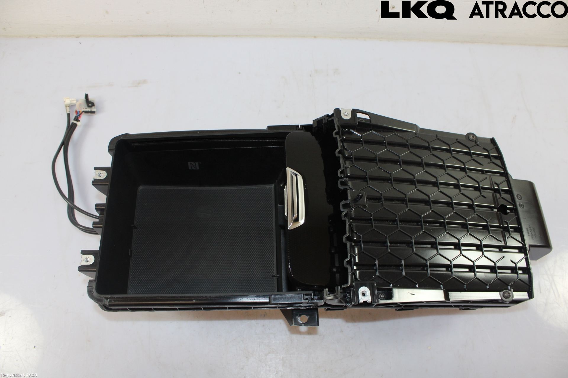 Mercedes-Benz MB EQE (V295) 22- Instrumentkonsoll Mitt
