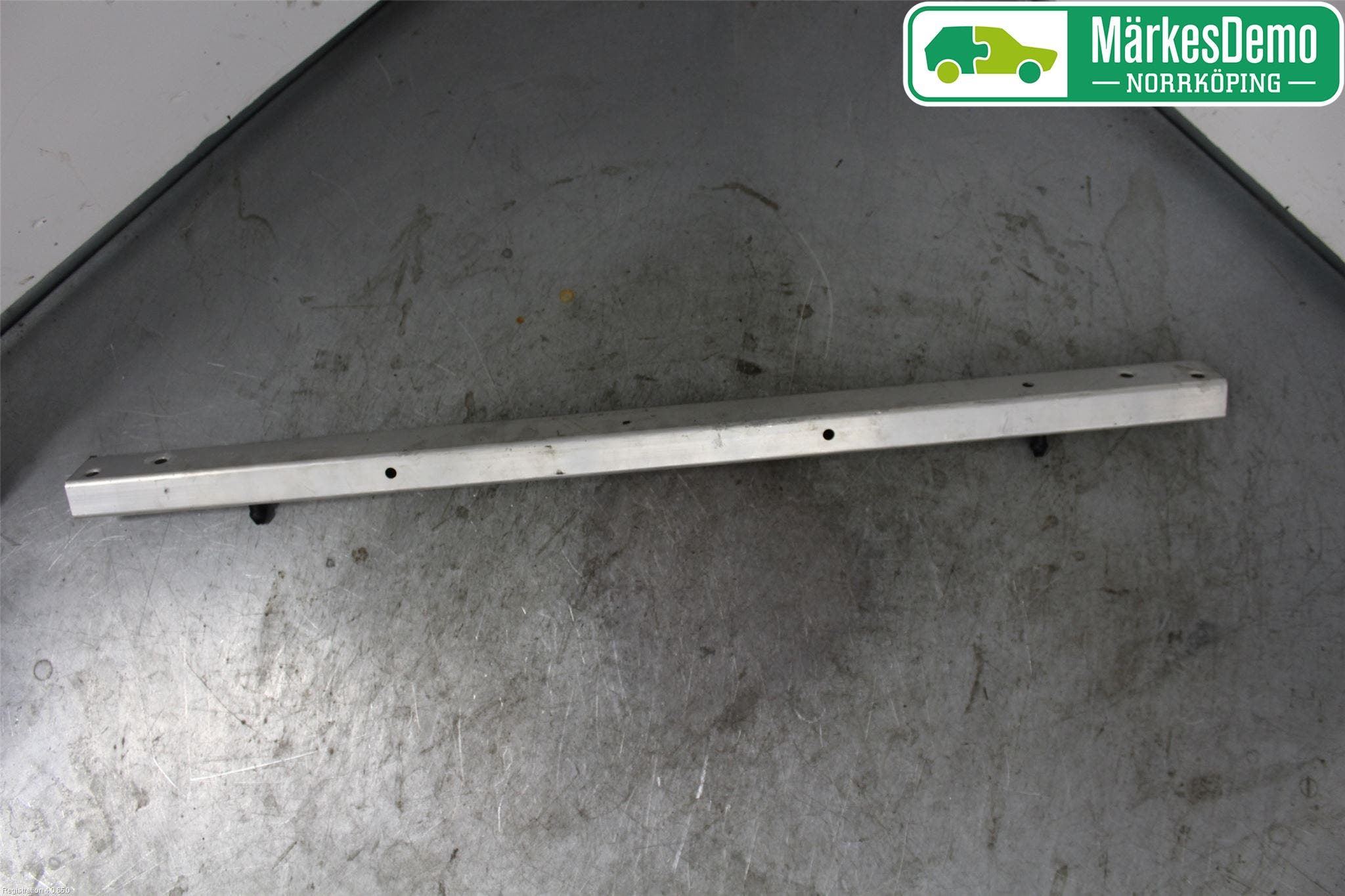 Audi Q7/SQ7 Frontplåt Undre