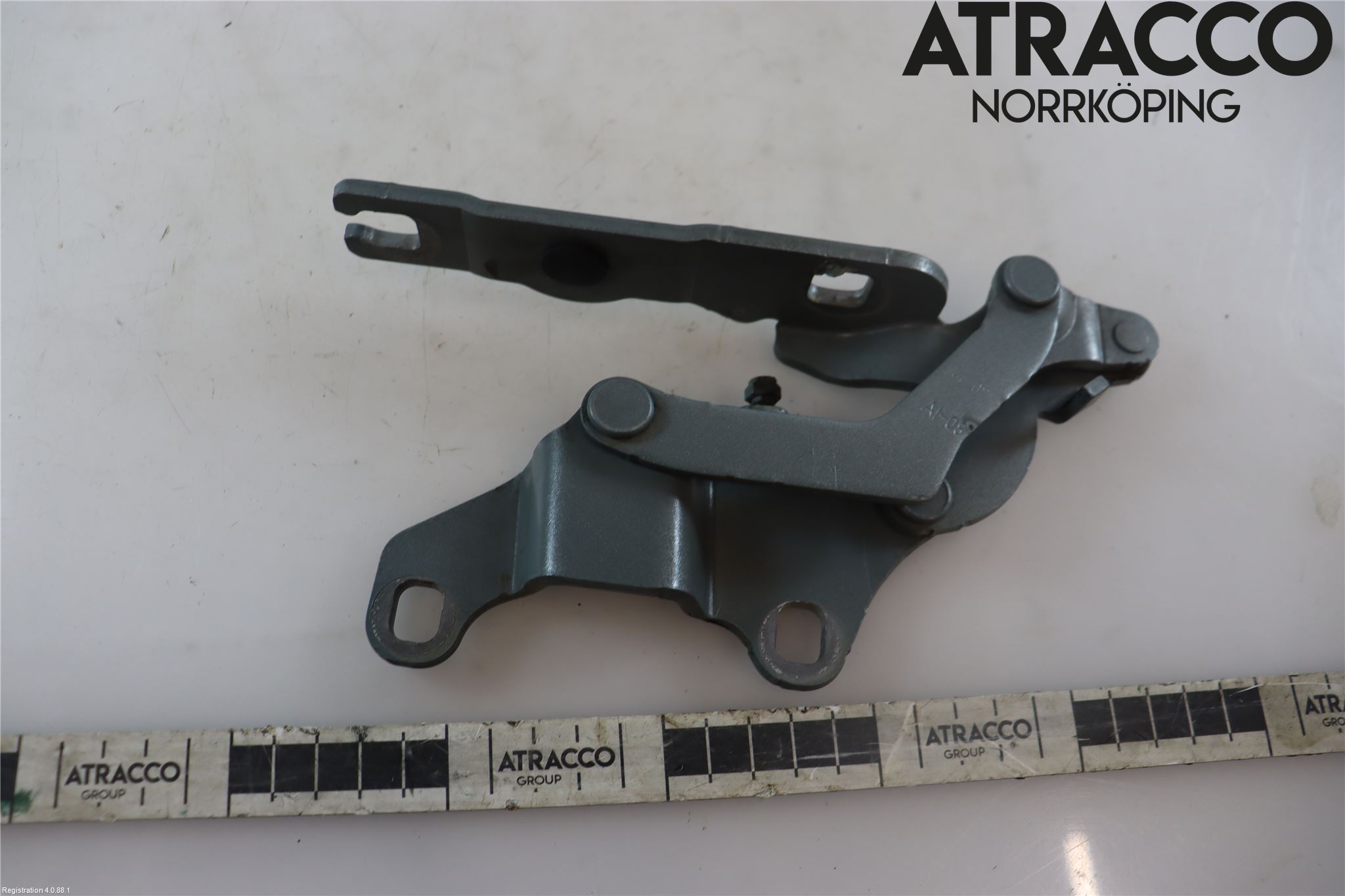 BMW 1 E87/81 5D/3D 03-11 Huvgångjärn