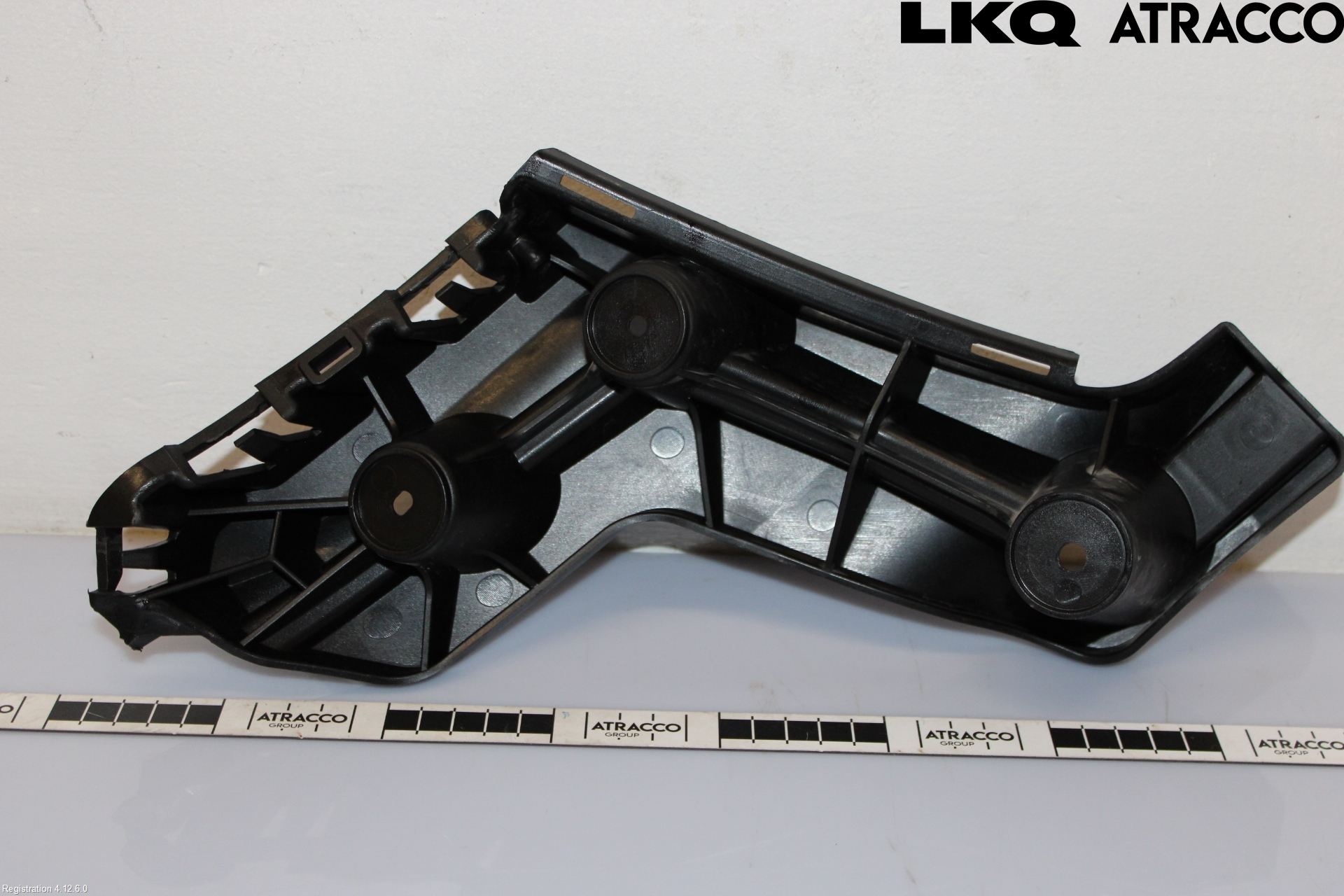 Audi A6 F2/C8 19- Stötfångarfäste Bak Hö