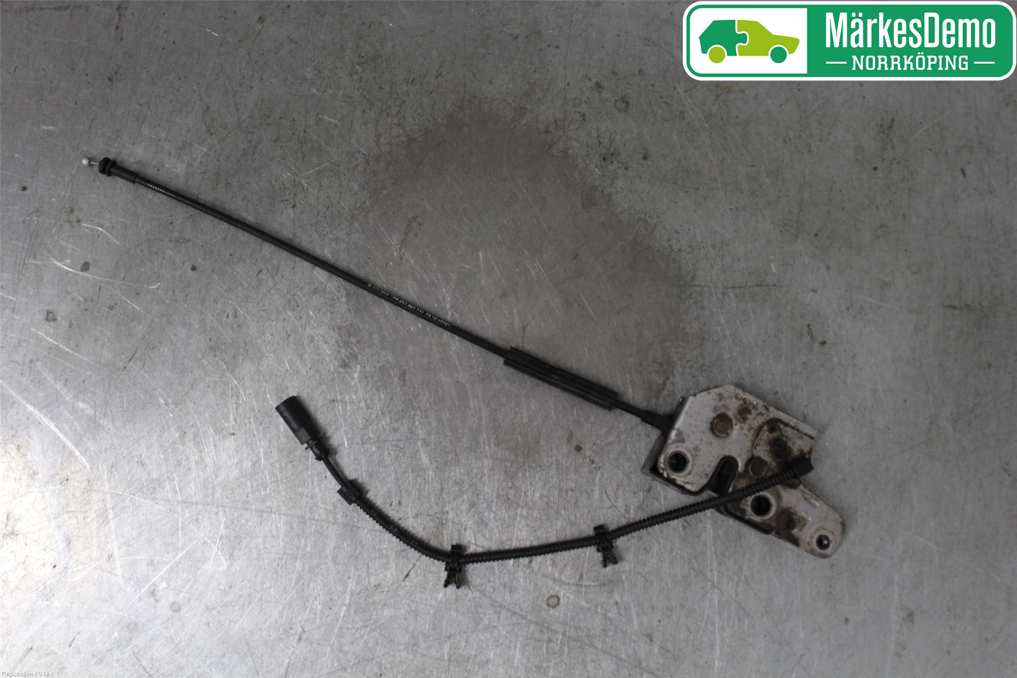 Volkswagen VW CADDY      04-10 Huvlås