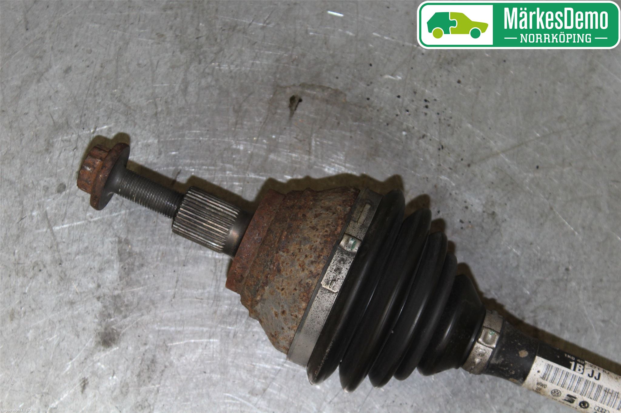 Volkswagen VW PASSAT 11-14 Drivaxel Fram Vänster