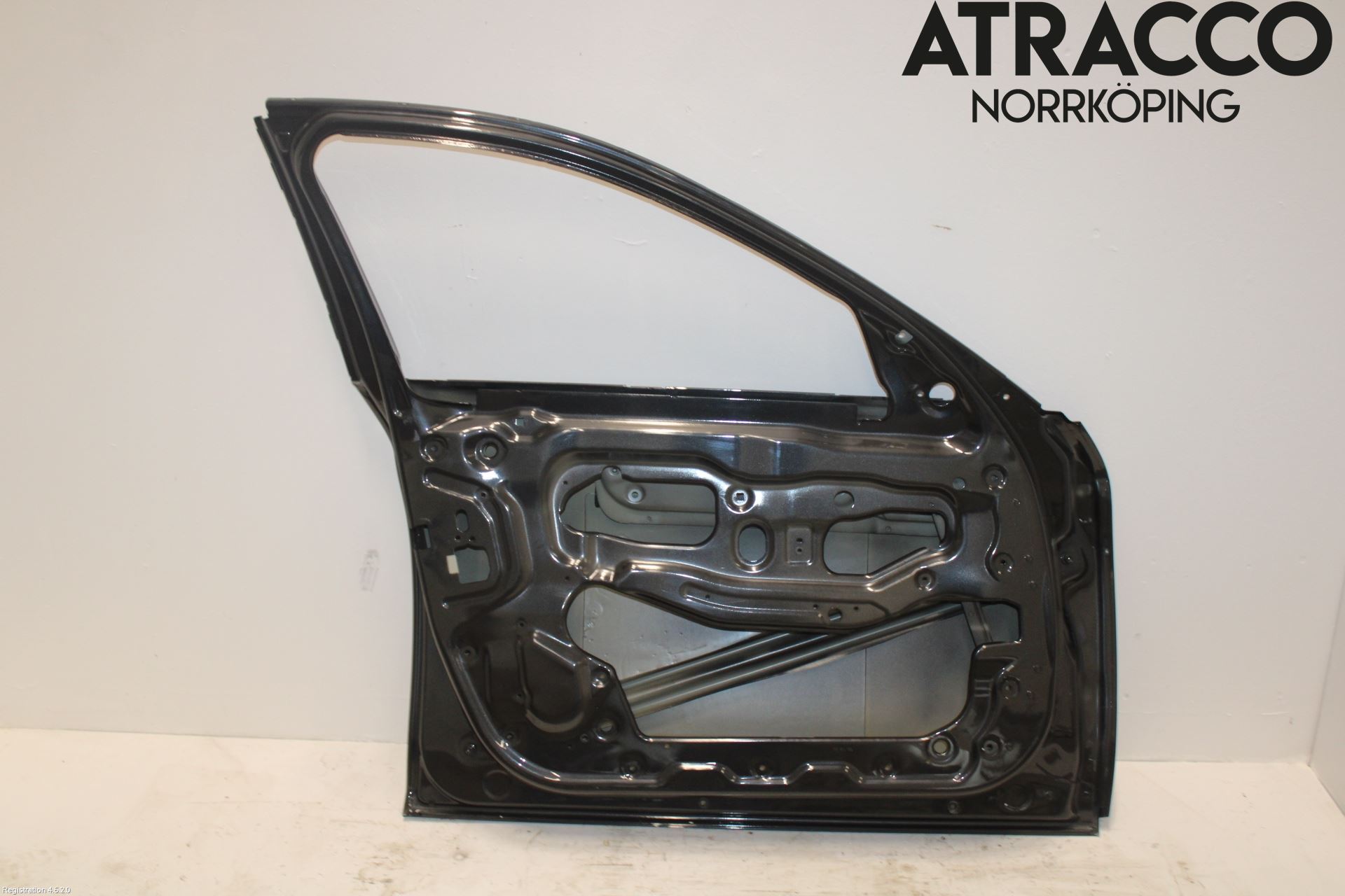 BMW 5 F10/F11/F18 09-17 Dörr Fram Vänster