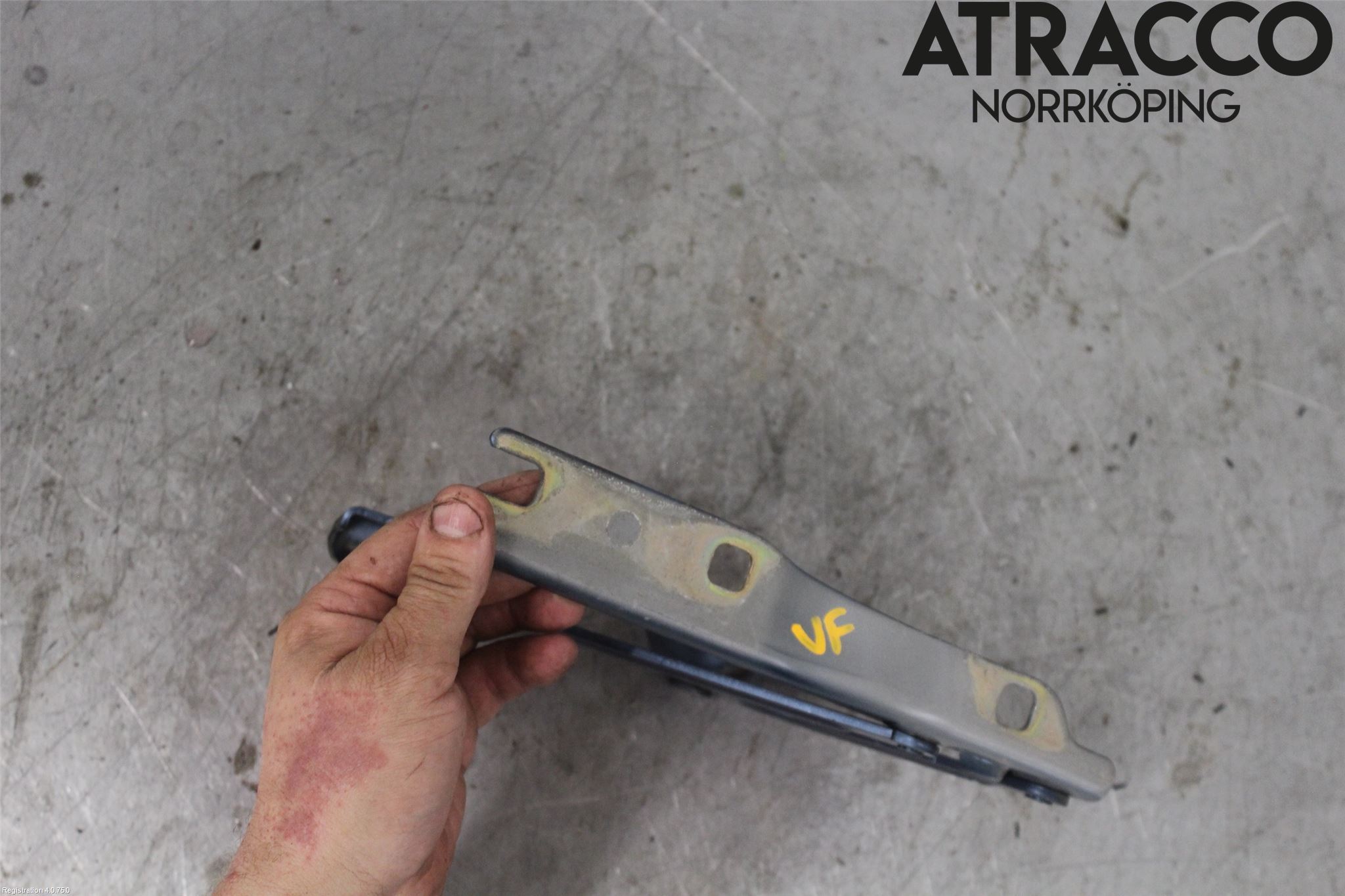 Saab 9-5     06-10 Huvgångjärn