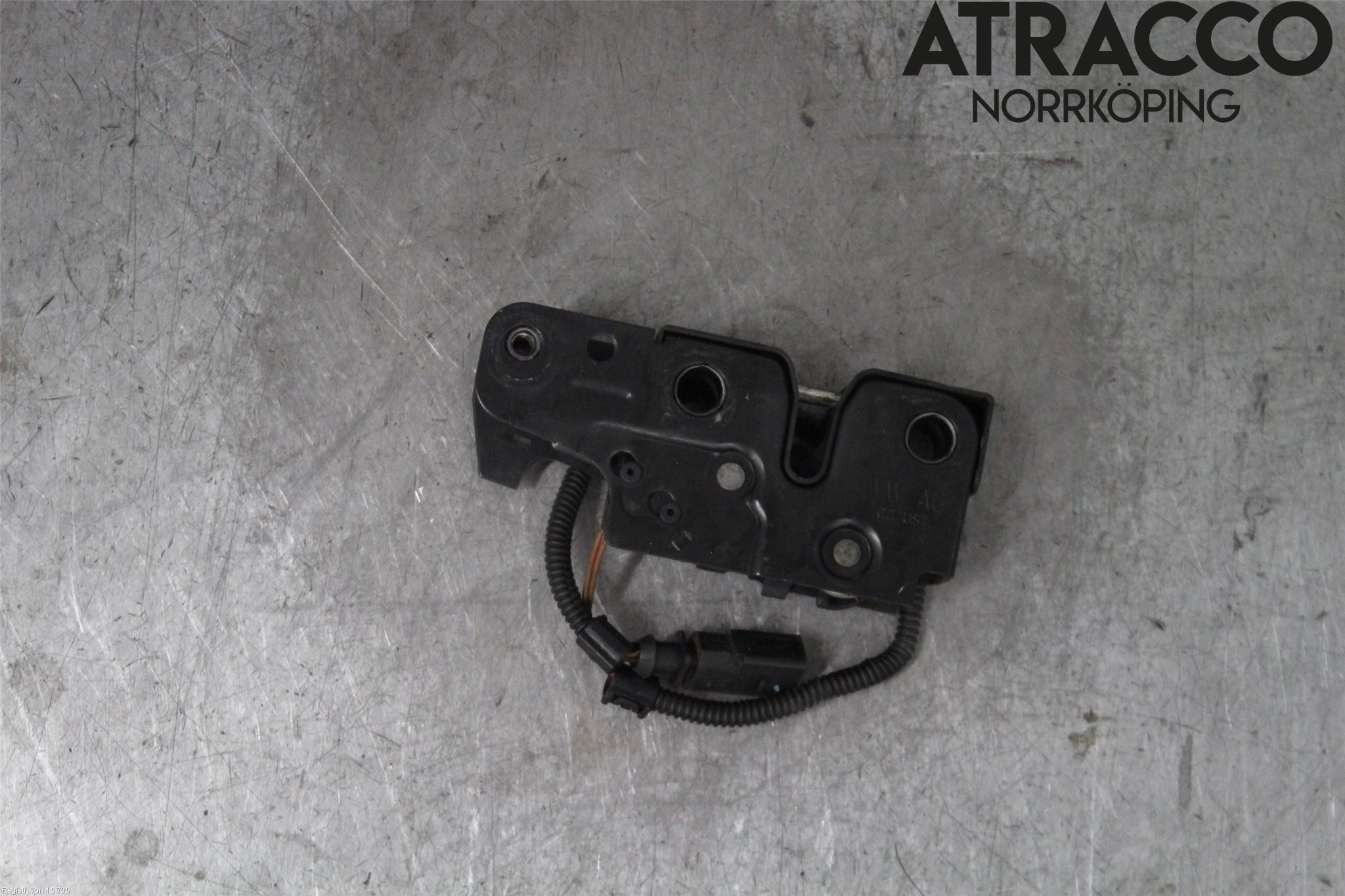 Volkswagen VW GOLF V 04-09 Huvlås