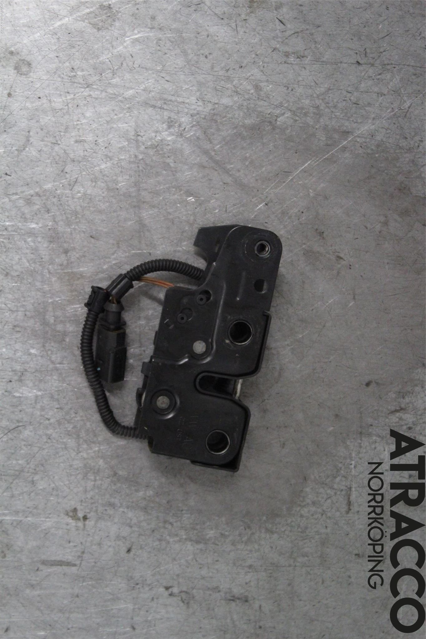 Volkswagen VW GOLF V 04-09 Huvlås