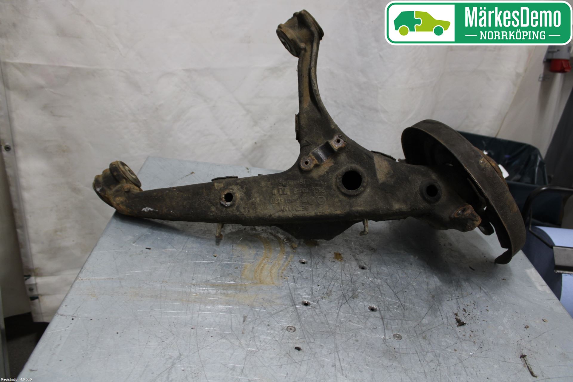 Volkswagen VW TRANSP/CARAVELLE (T5) 04-15 Bärarm Bak Vänster