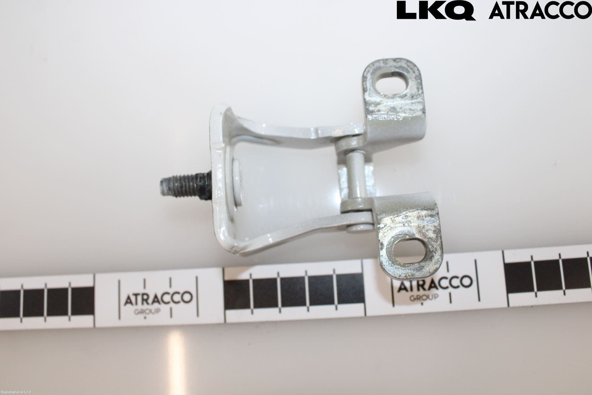 Skoda SCALA 19- Bakluckegångjärn Hö