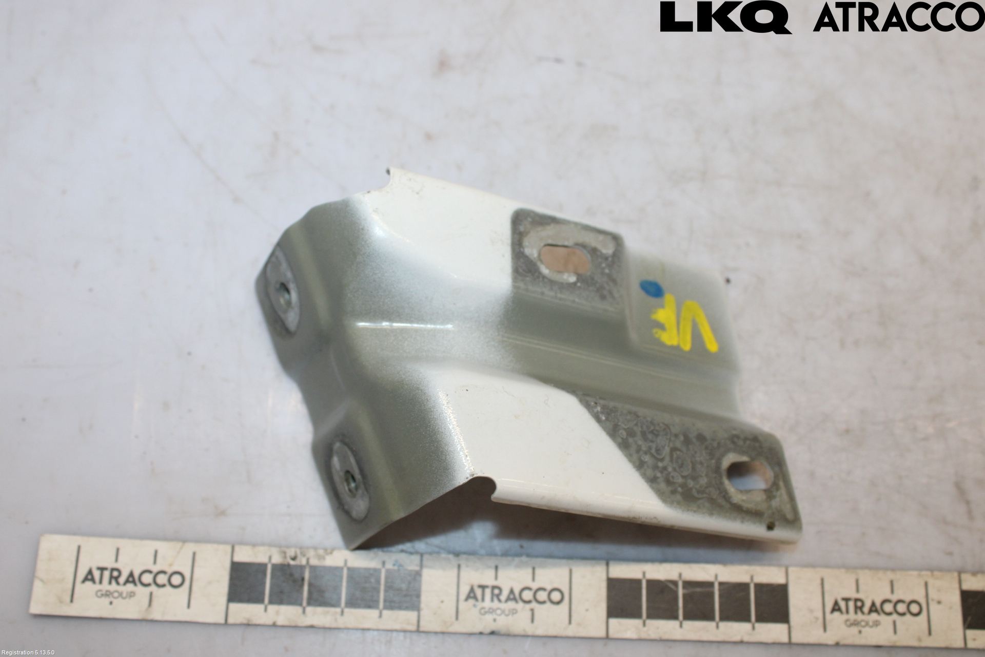 Volkswagen VW CADDY 16-20 Skärmfäste Fram Vä