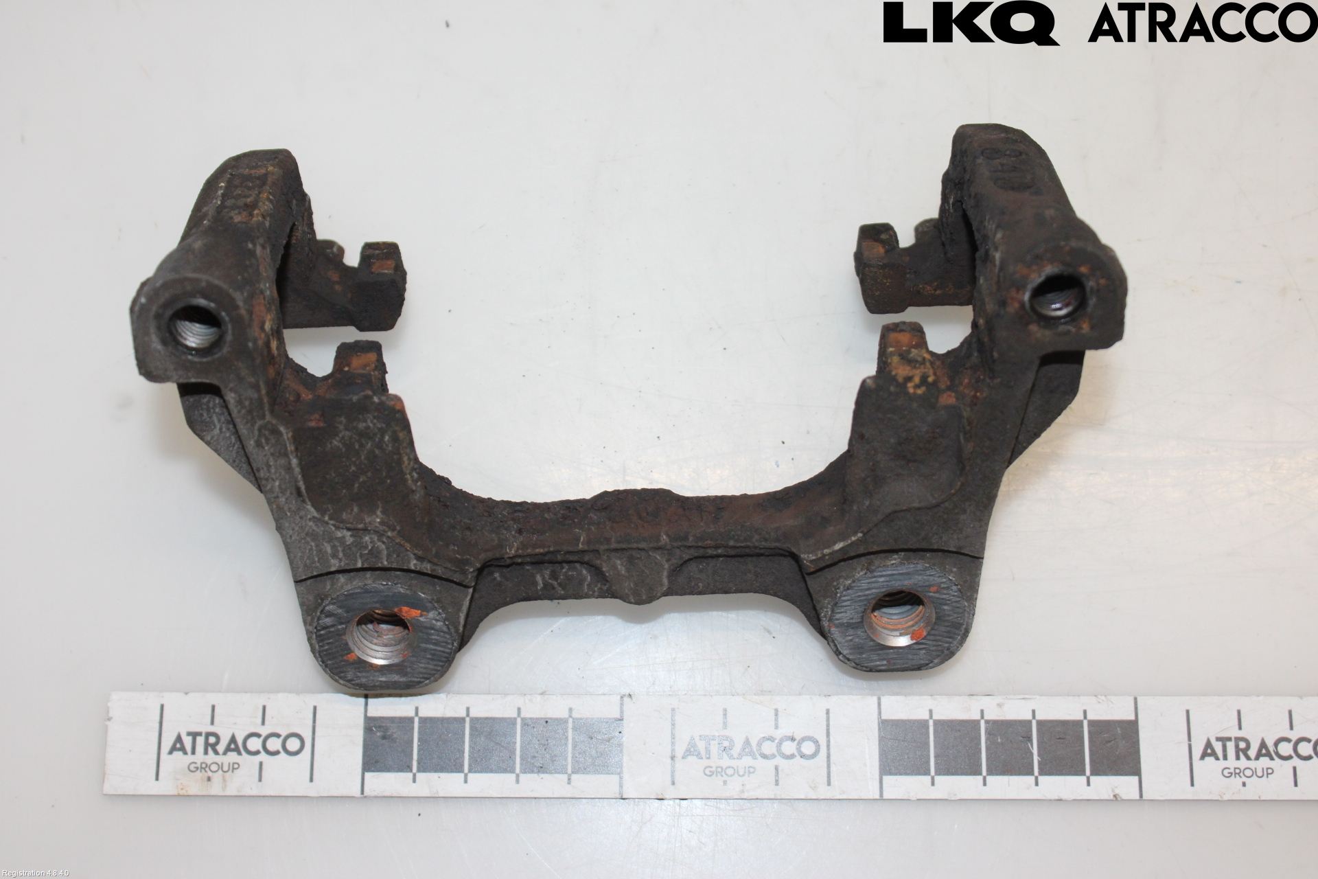 Jaguar XJ X351        10- Bromsokshållare