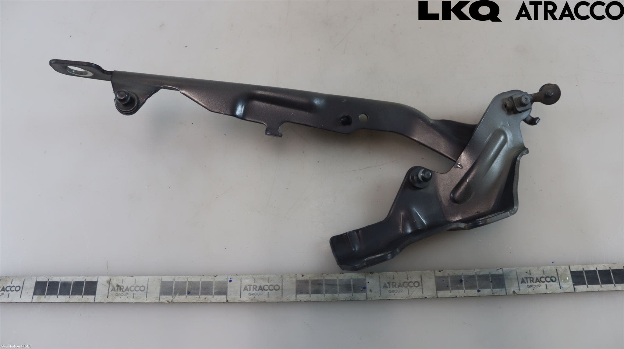 Volvo V70 08-13 Huvgångjärn