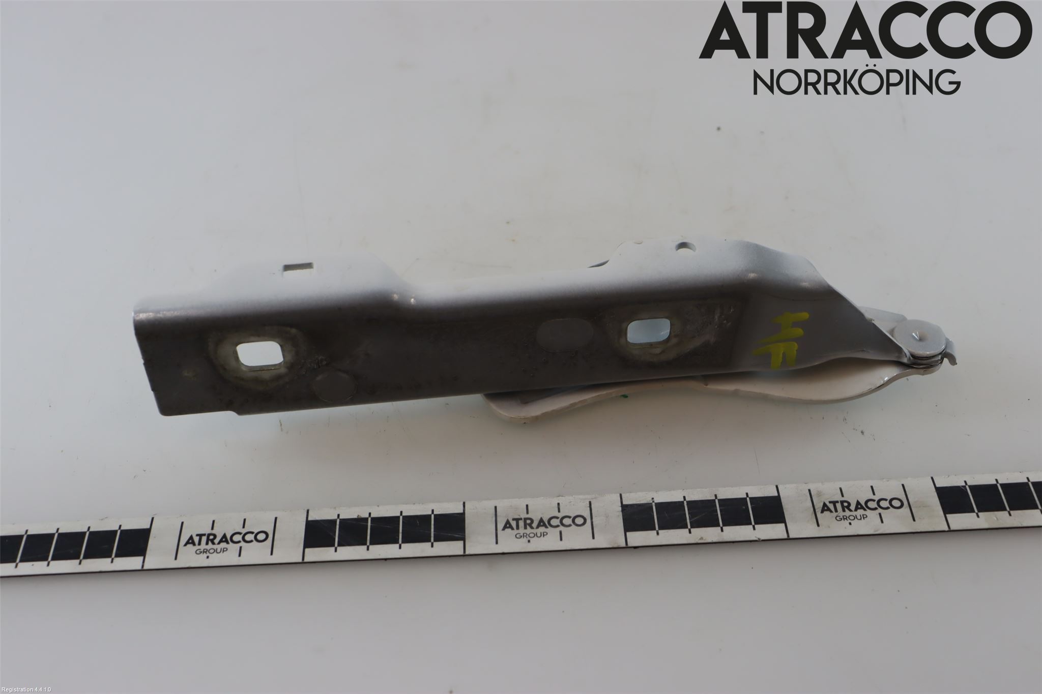 Audi A1 19- Huvgångjärn