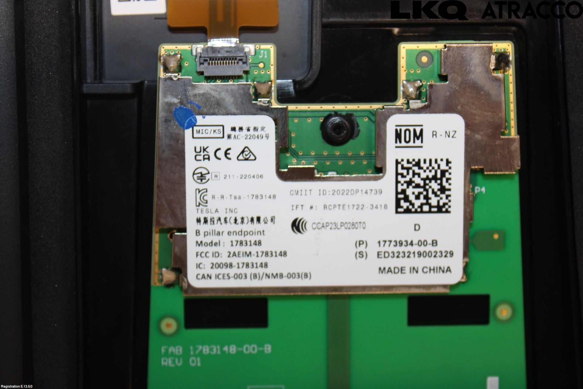 Tesla MODEL 3 17- Inr Plastd A-B-C Stolpe