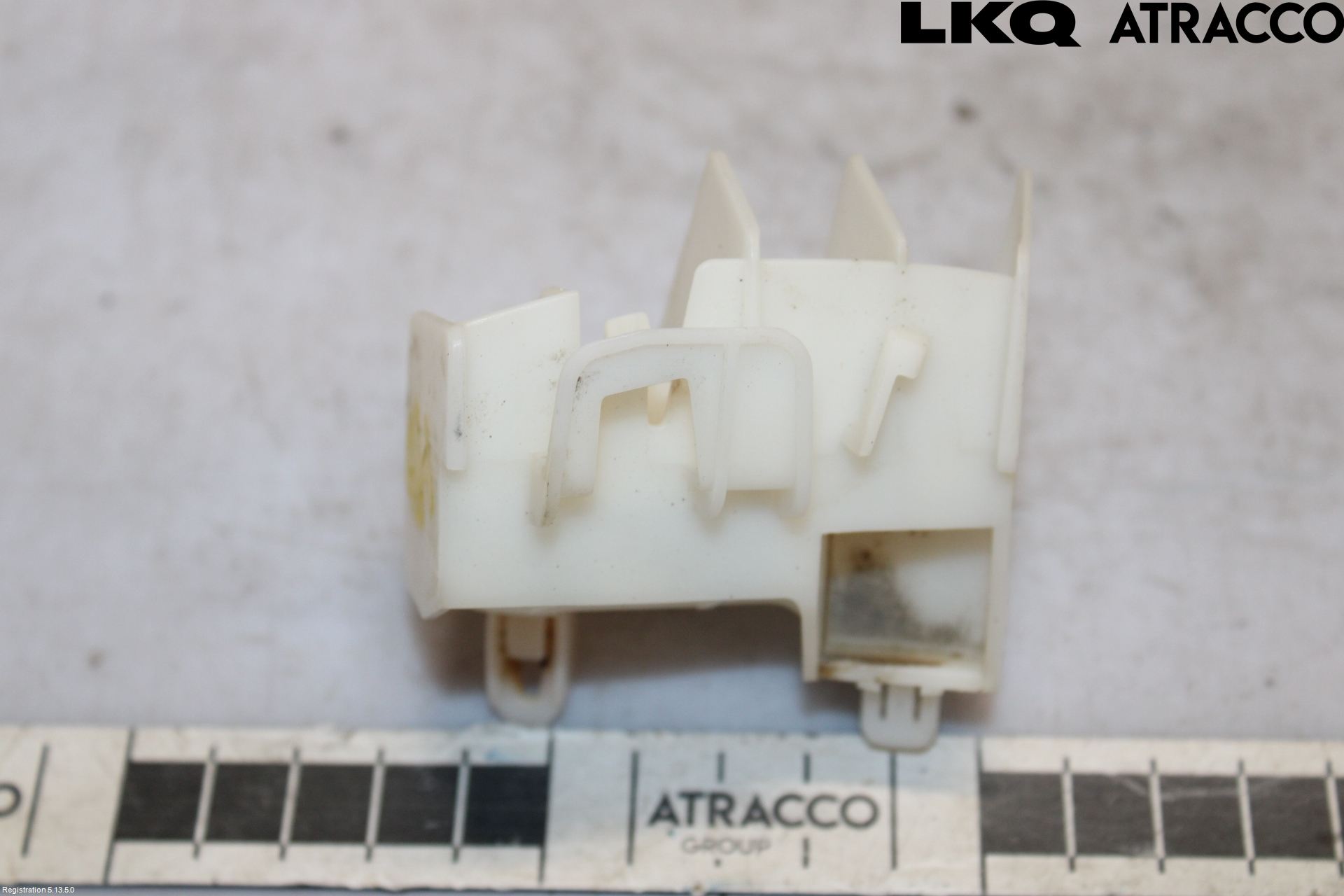 Toyota YARIS XP130 12-14 Stötfångarfäste Bak Hö
