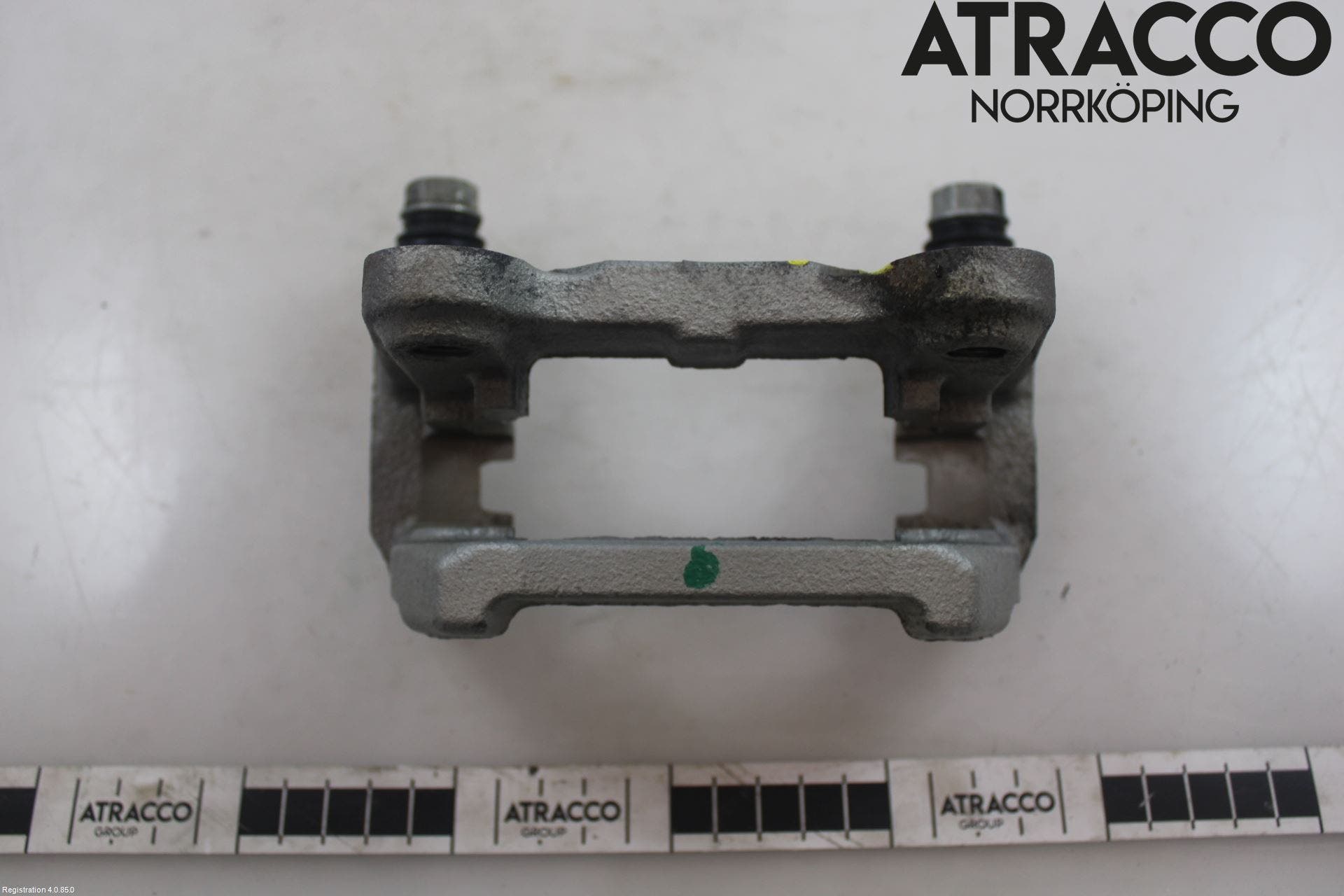 Toyota RAV4 19- Bromsokshållare