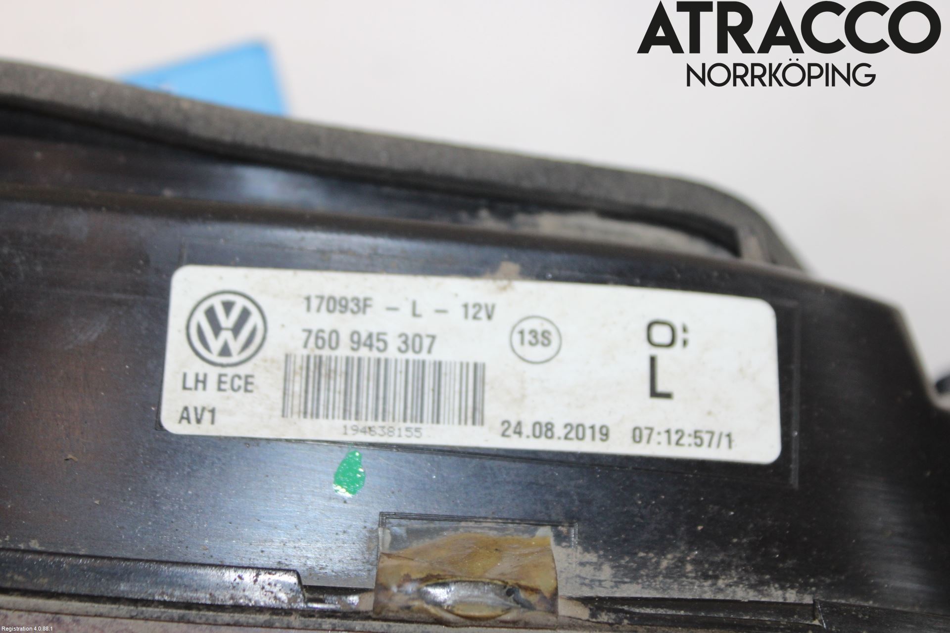 Volkswagen VW TOUAREG CR 18- Bakljus Lucka Vä
