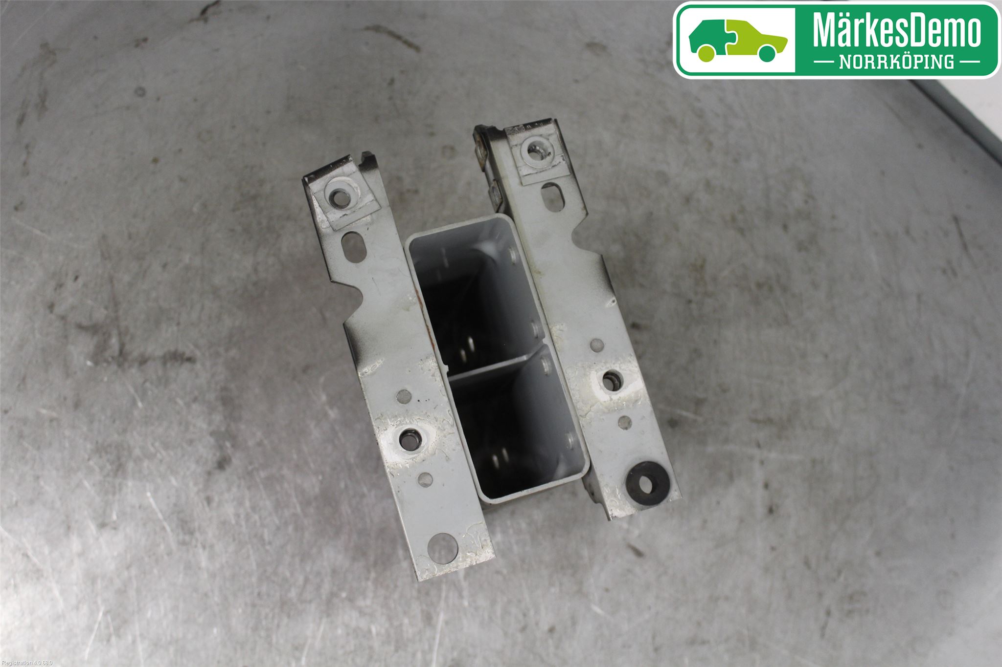 Jaguar XK/XKR 06-14 Stötfångarbärjärn Fram