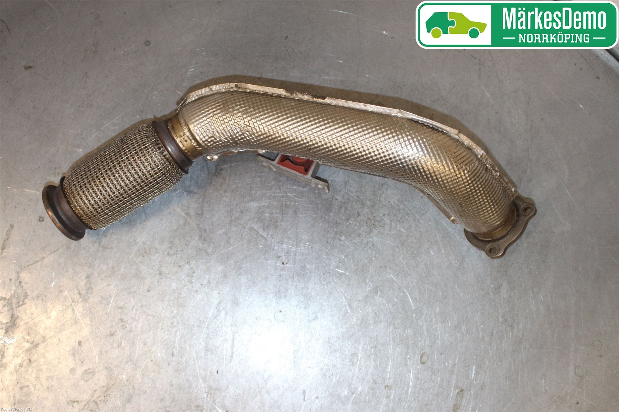 Audi A6 F2/C8 19- Avgas Främre Rör