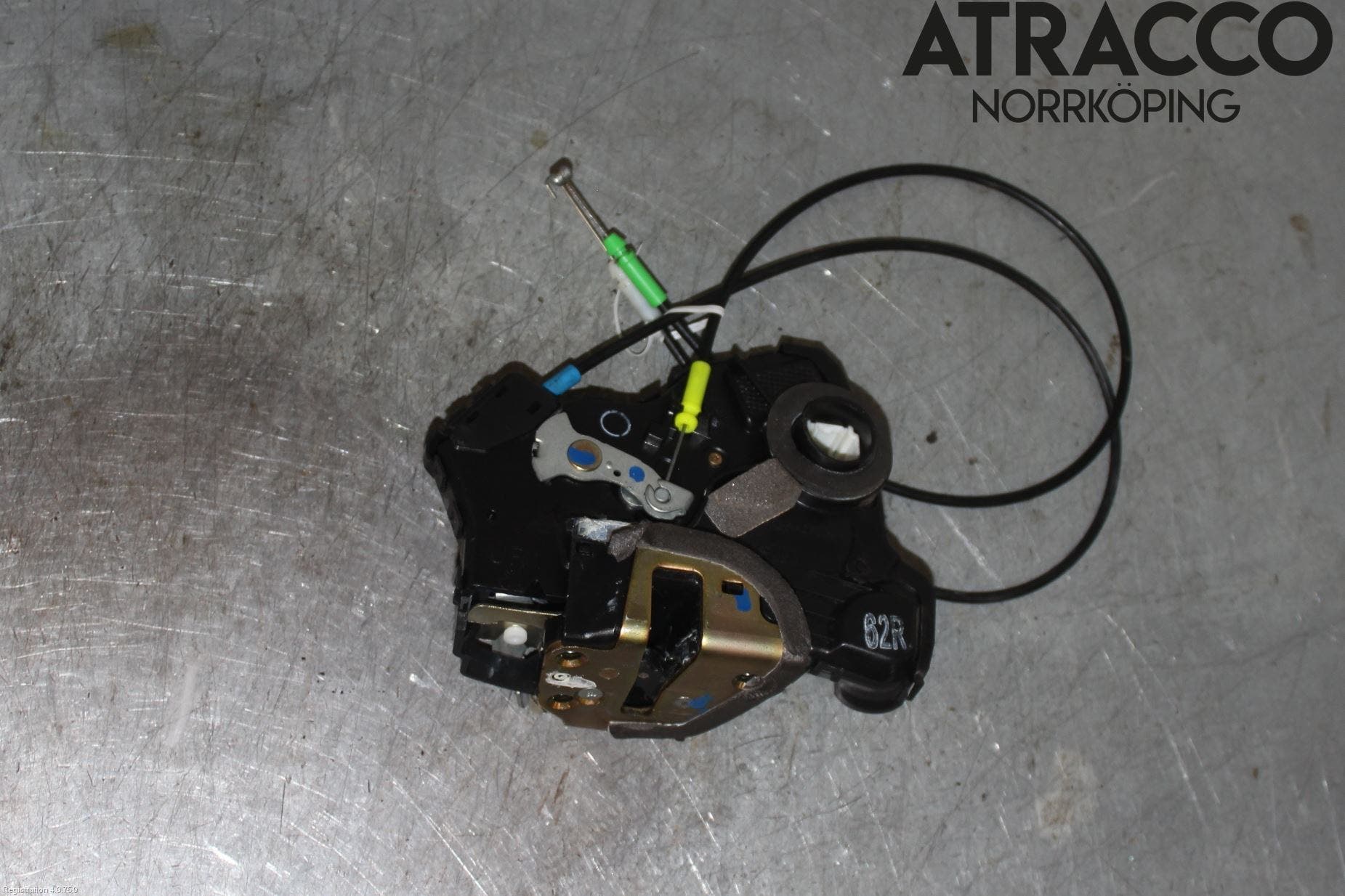 Toyota AVENSIS 03-06 Låskista-Dörrlås