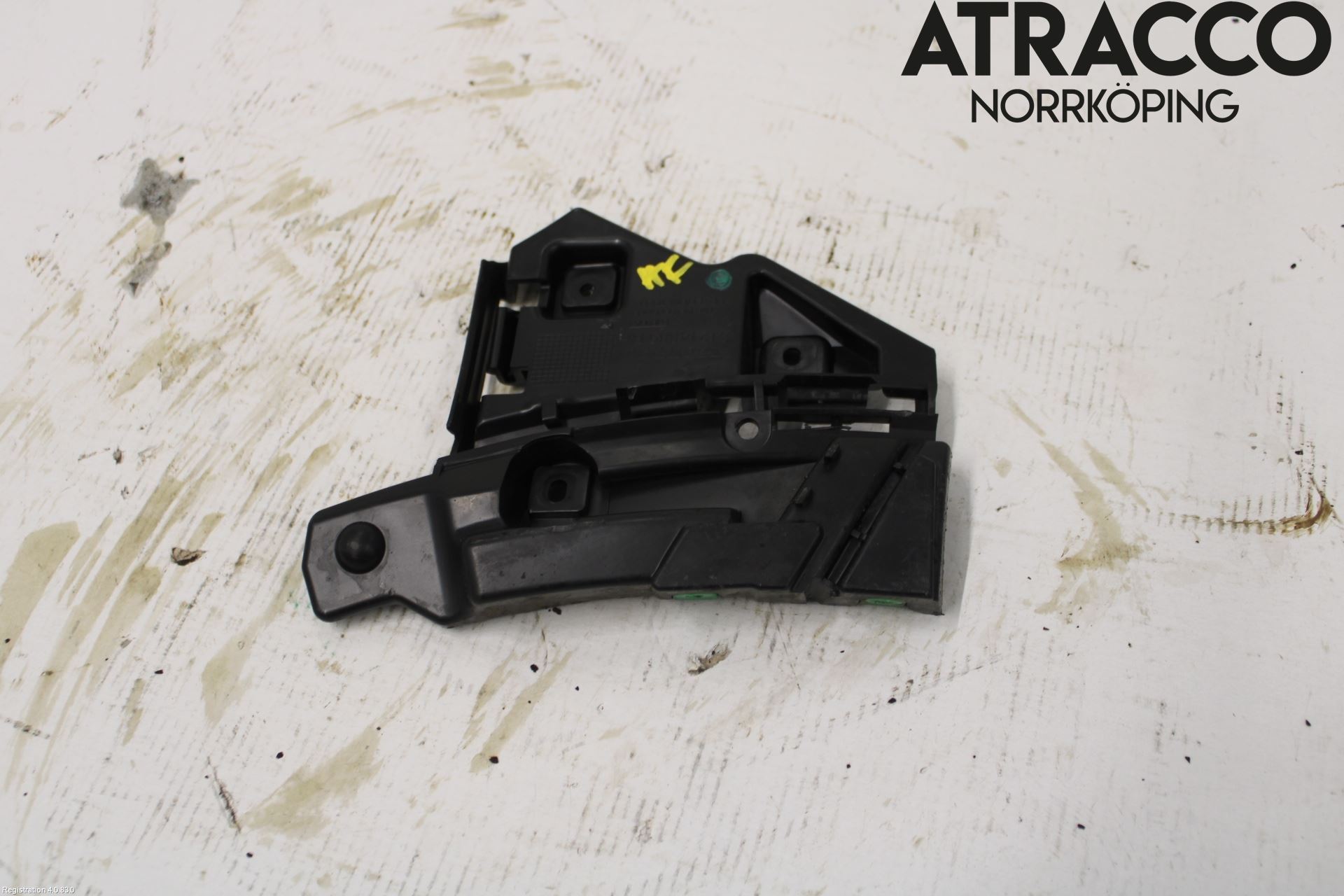 Volvo C30 10-13 Stötfångarfäste Fram Hö