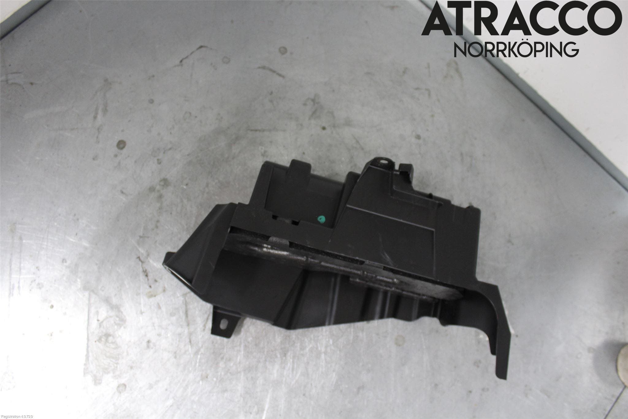 Mercedes-Benz MB C-KLASS (W205) 14-21 Verktygsfack-Förvaring