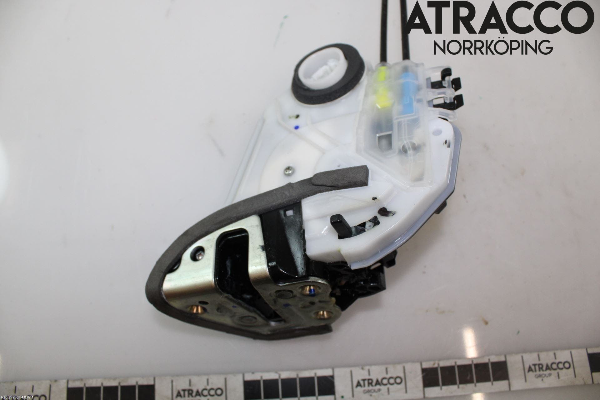 Toyota HILUX 16- Låskista-Dörrlås