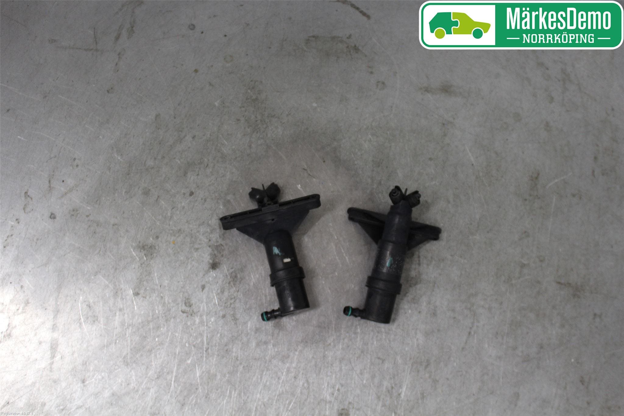 BMW 5 E60/61 Sed/Tou 02-10 Spolarmunstycke Strålkastare