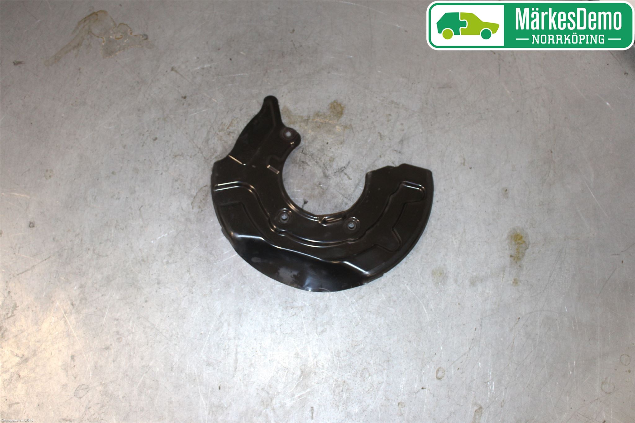 Skoda SCALA 19- Bromssköld Fram