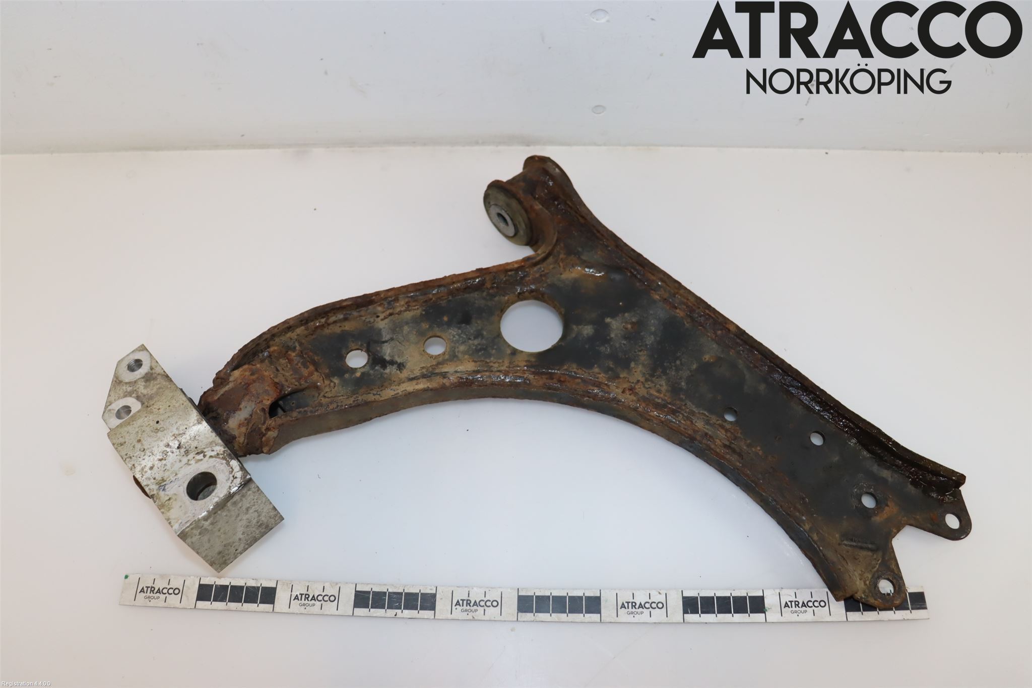 Volkswagen VW GOLF V 04-09 Bärarm Fram Undre Hö