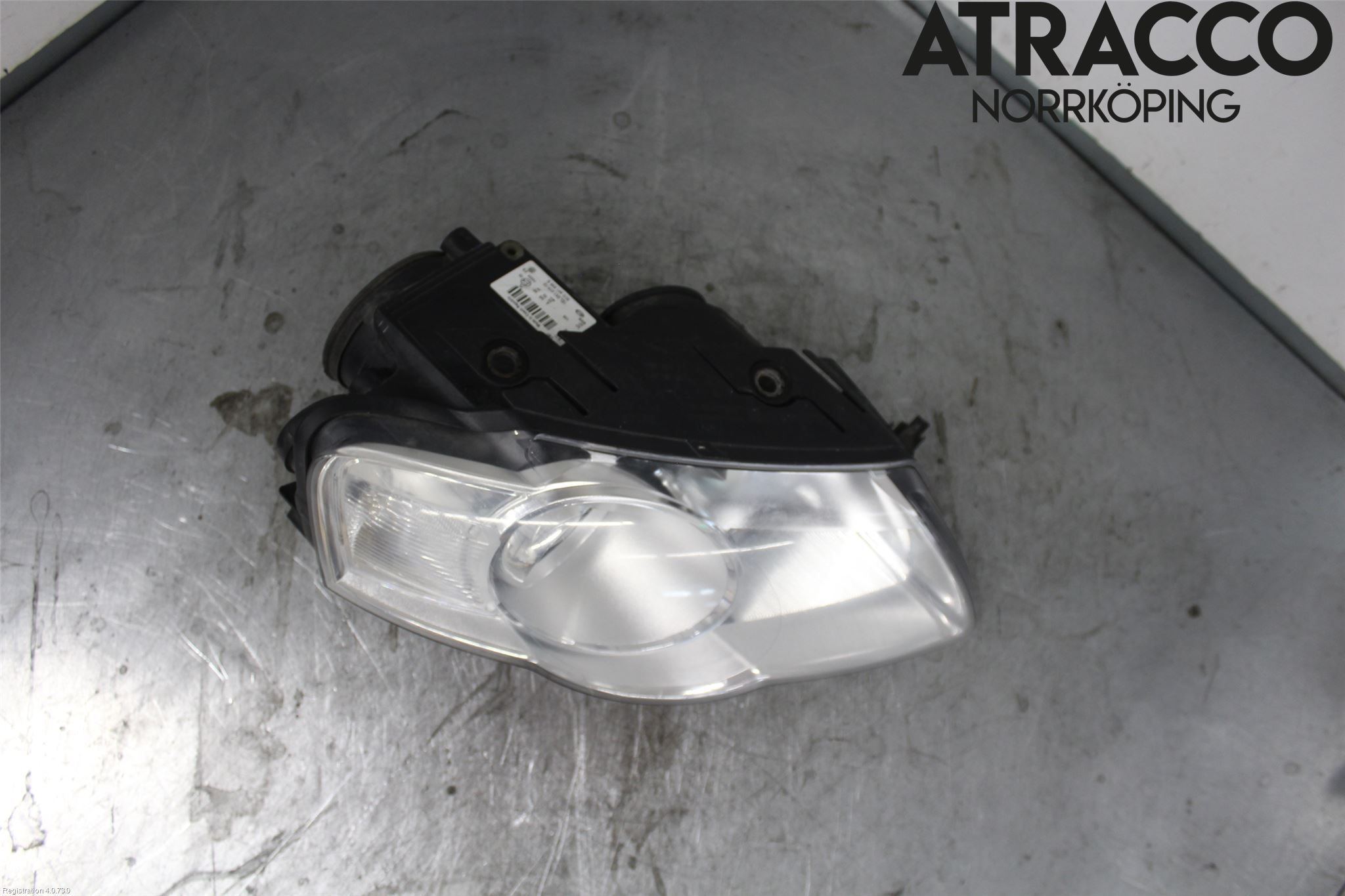 Volkswagen VW PASSAT 05-11 Strålkastare Höger