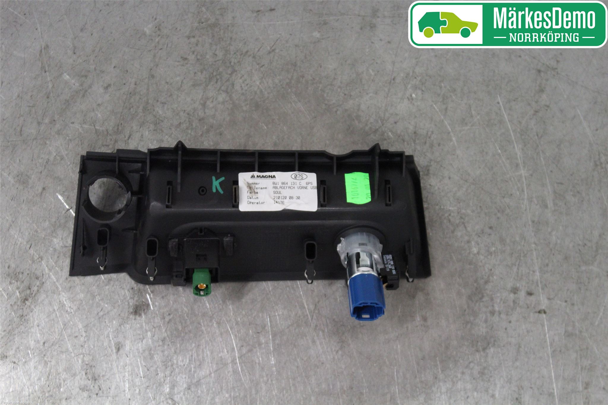 Audi A4/S4 B9 20- Instrumentbräda Förvaringsfack