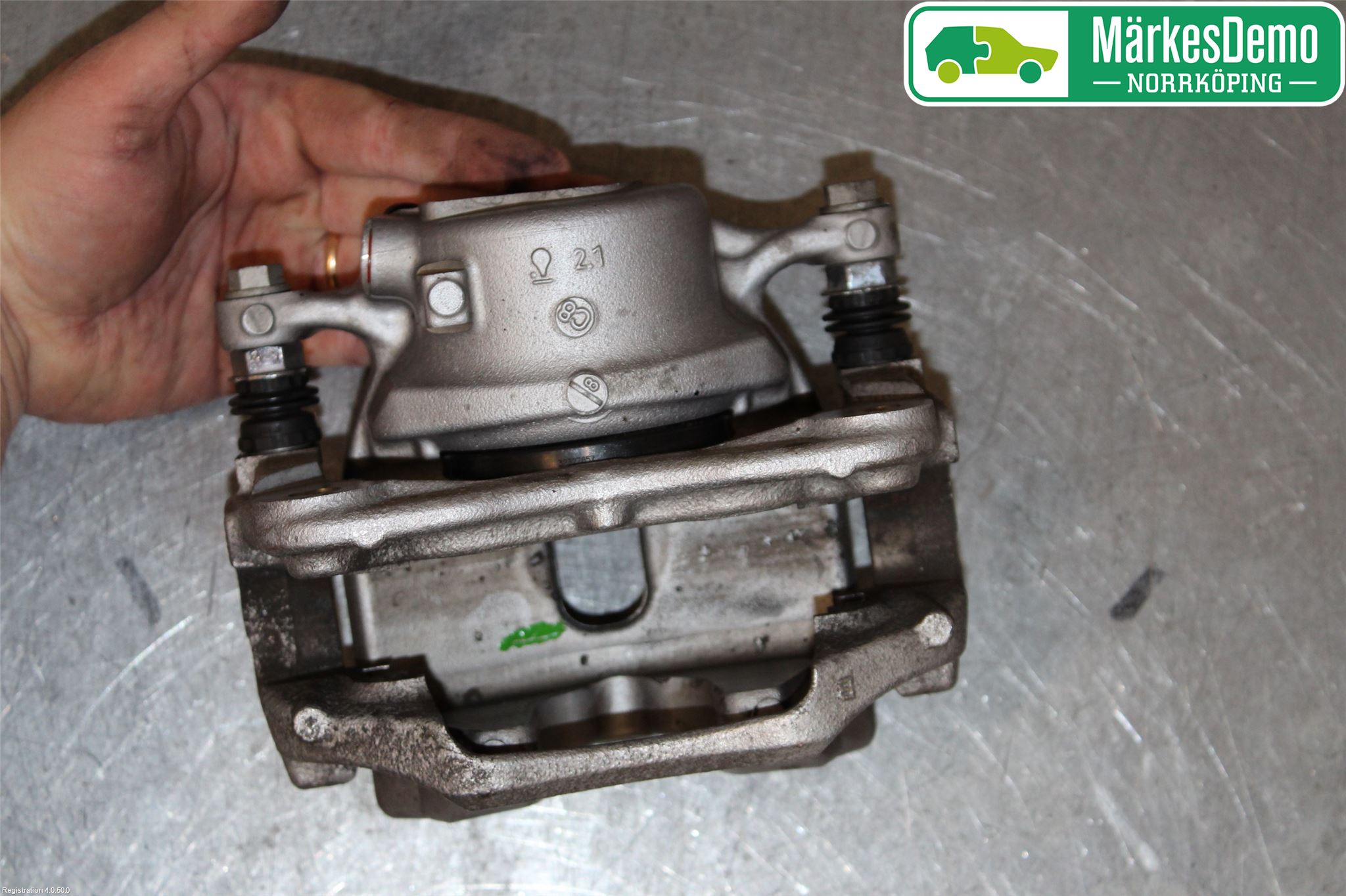 BMW 5 G30/G31/F90 17-23 Bromsok Fram Höger