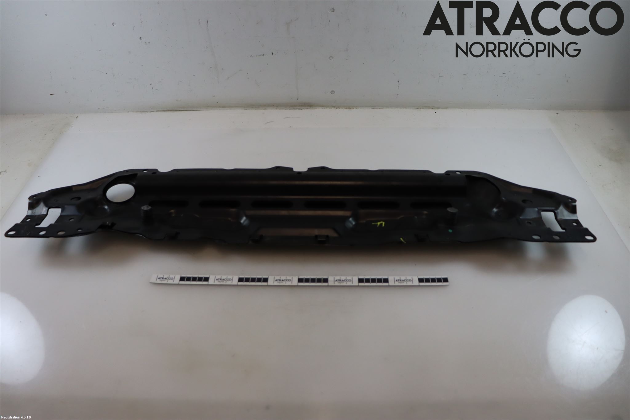 BMW 5 E60/61 Sed/Tou 02-10 Front Huvlåsplåt-Balk