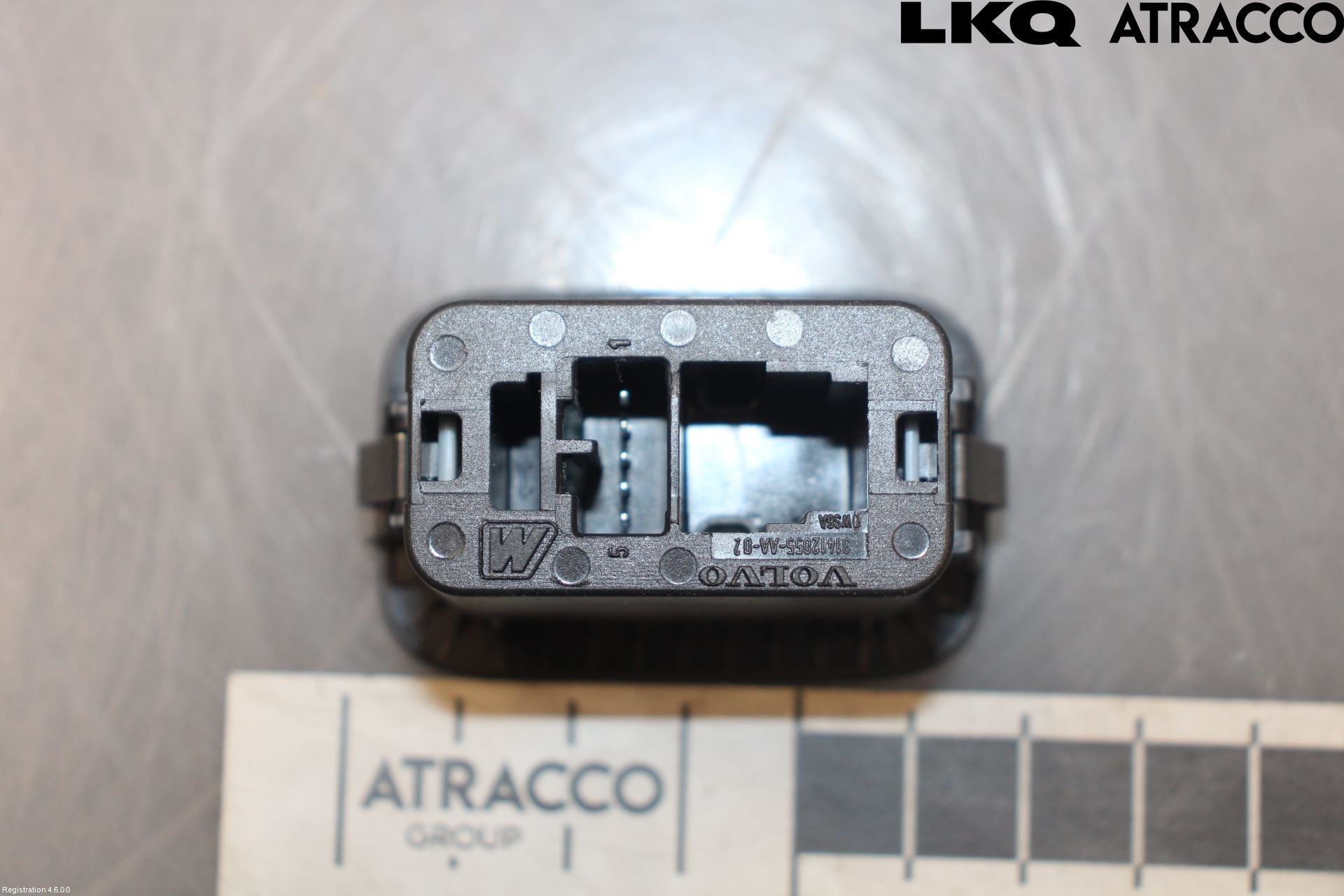 Jaguar F-PACE Strömställare Baklucka