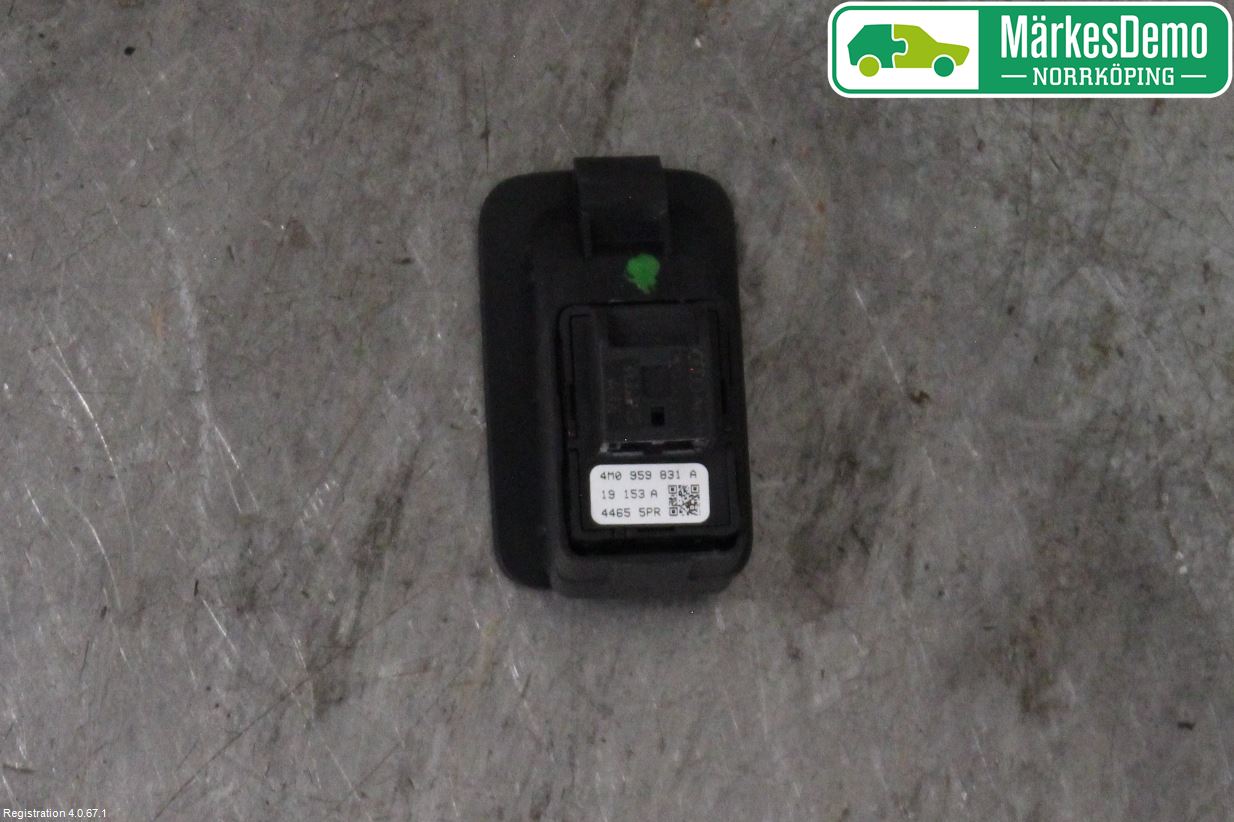 Audi A5 17- Strömställare Baklucka