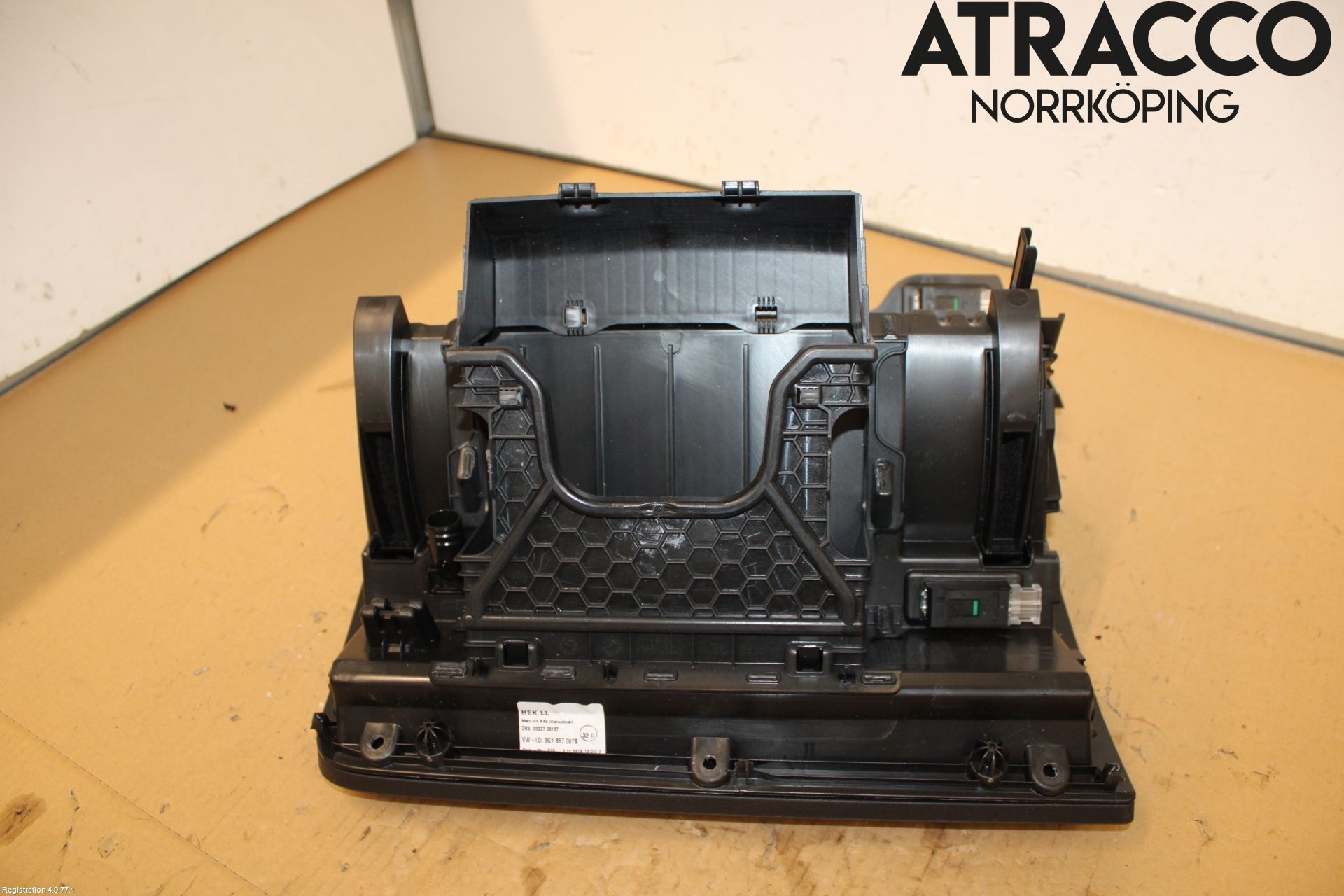 Volkswagen VW PASSAT 15-19 Handskfack