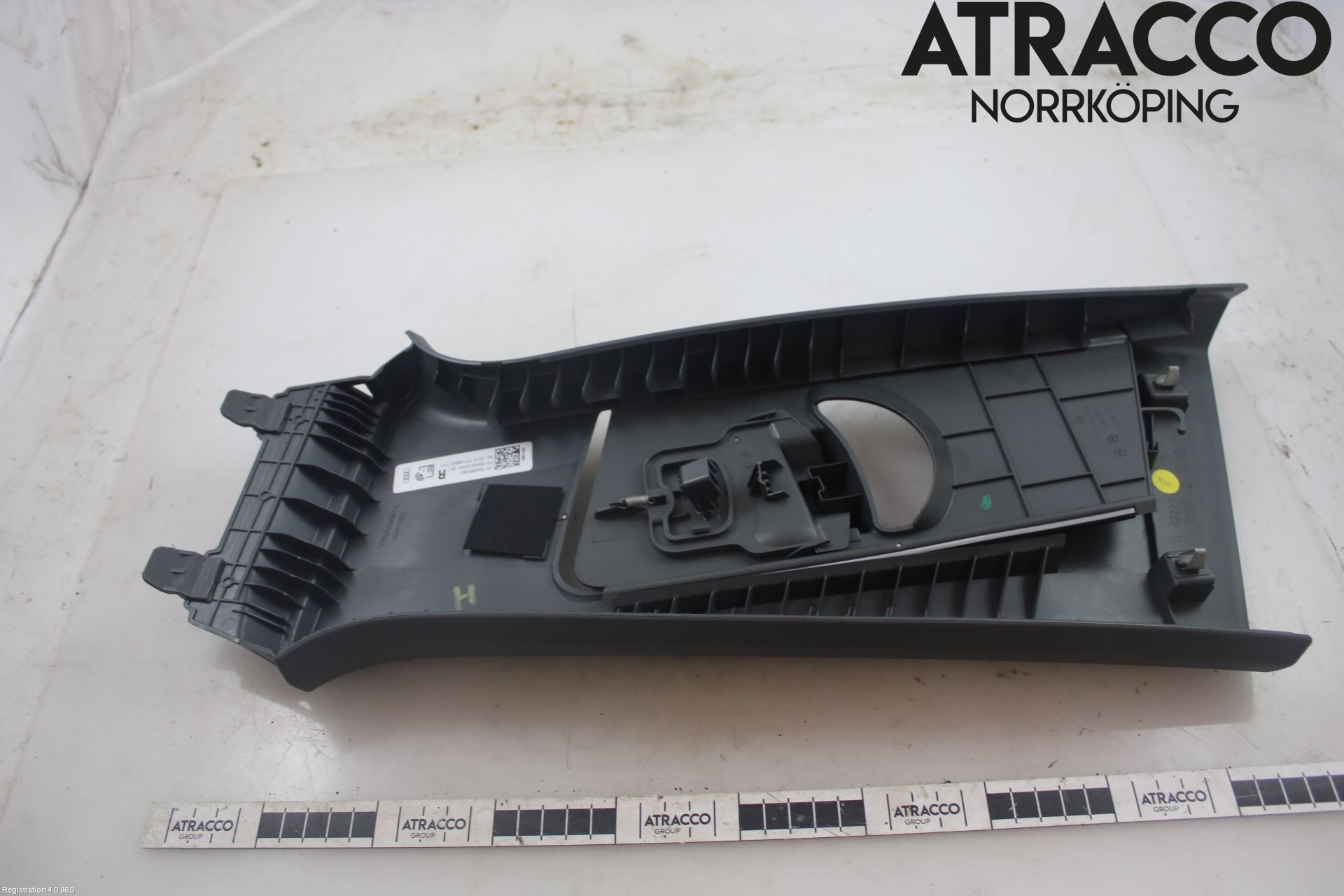 Audi Q4 E-TRON FZ 22- Inr Plastd A-B-C Stolpe