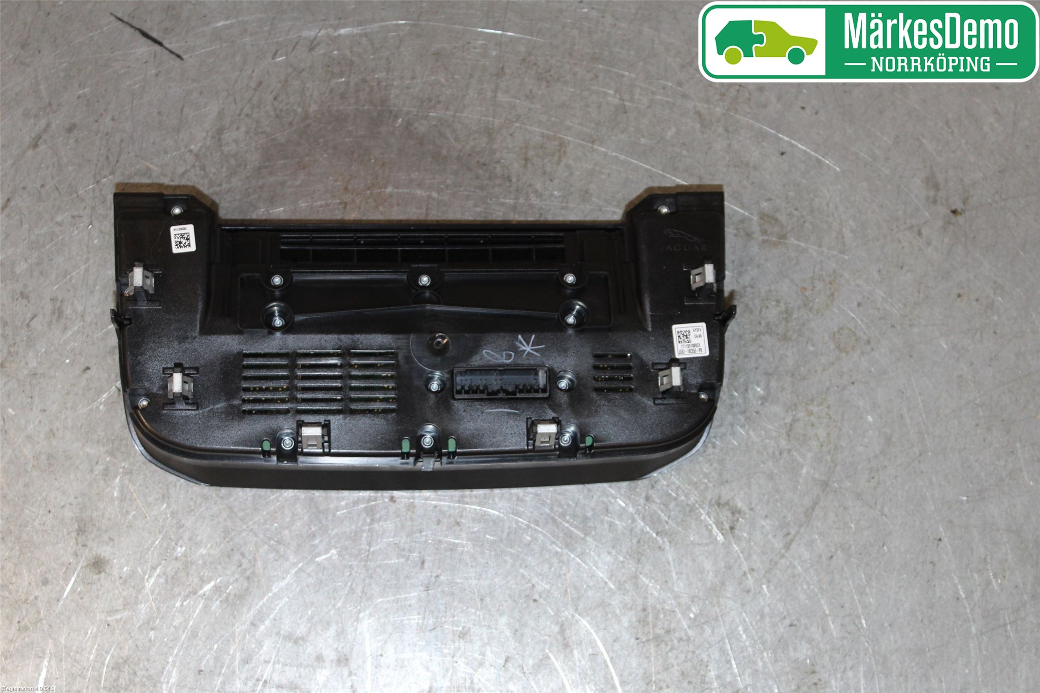 Jaguar XE (X760) 15-24 Multifunktionsdisplay