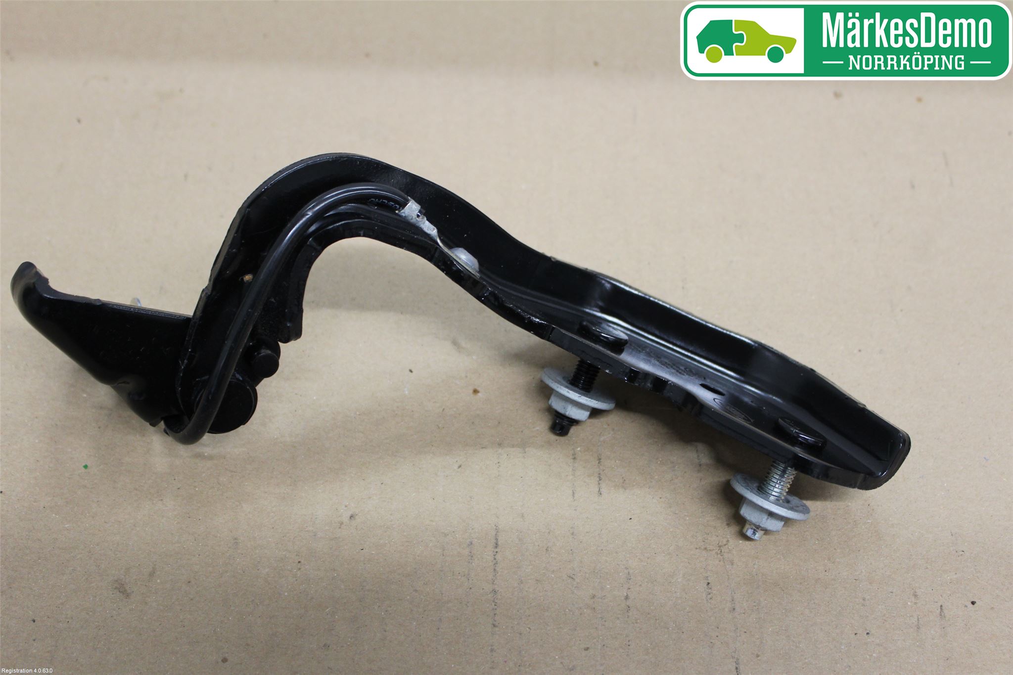 Jaguar I-PACE 18- Bakluckegångjärn Hö