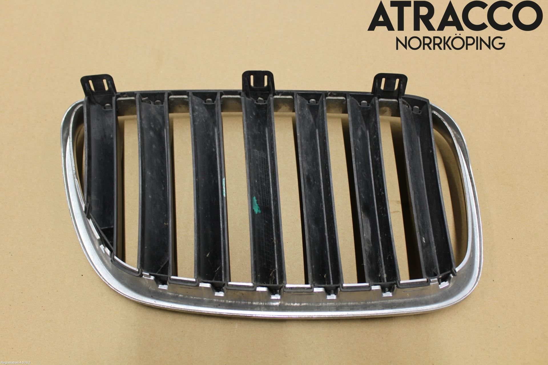 BMW X3 E83     03-10 Grilldel Vänster